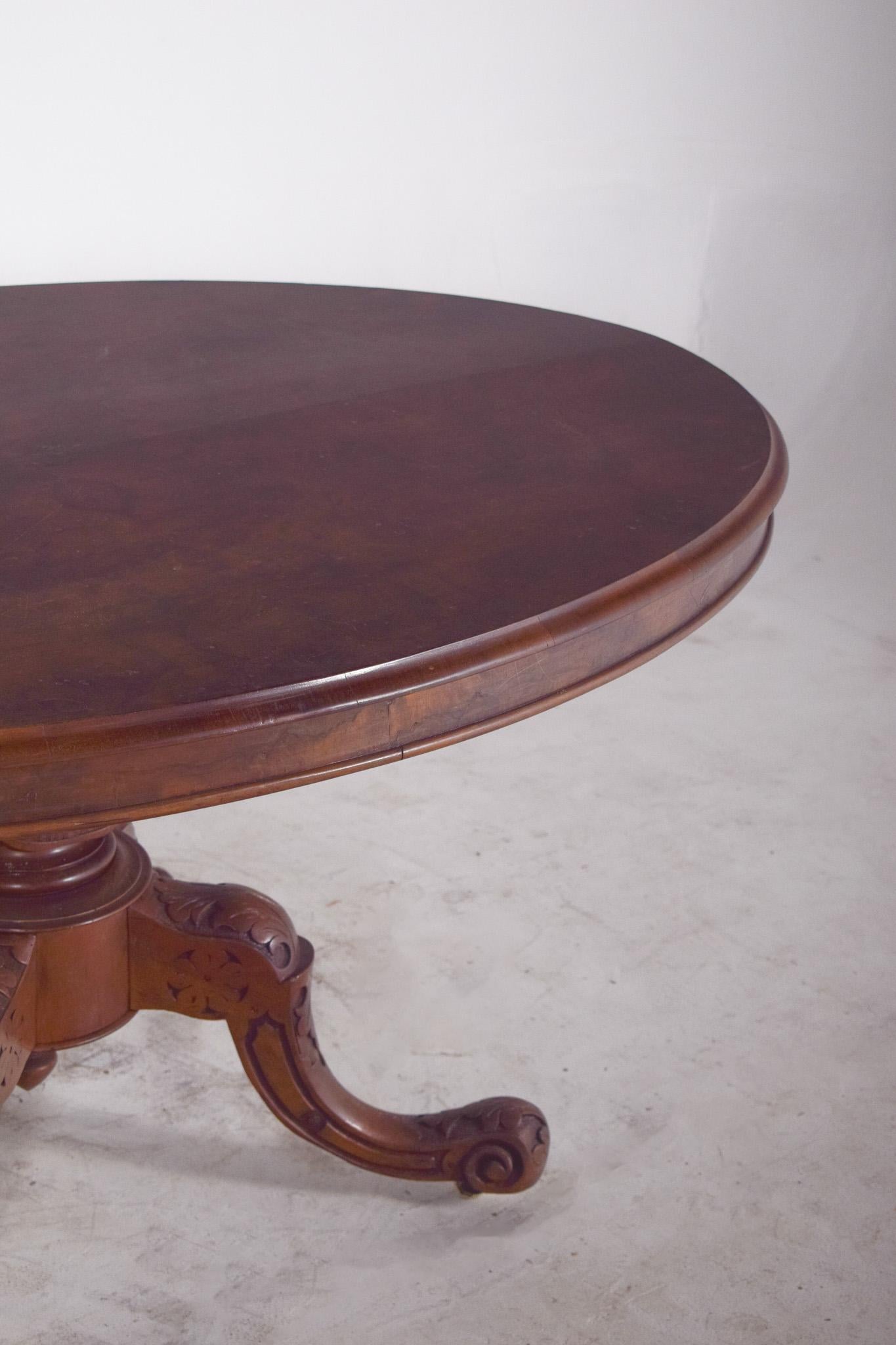 Mesa Victoriana Ovalada de Nogal del Siglo XIX con Tapa Basculante en venta 1