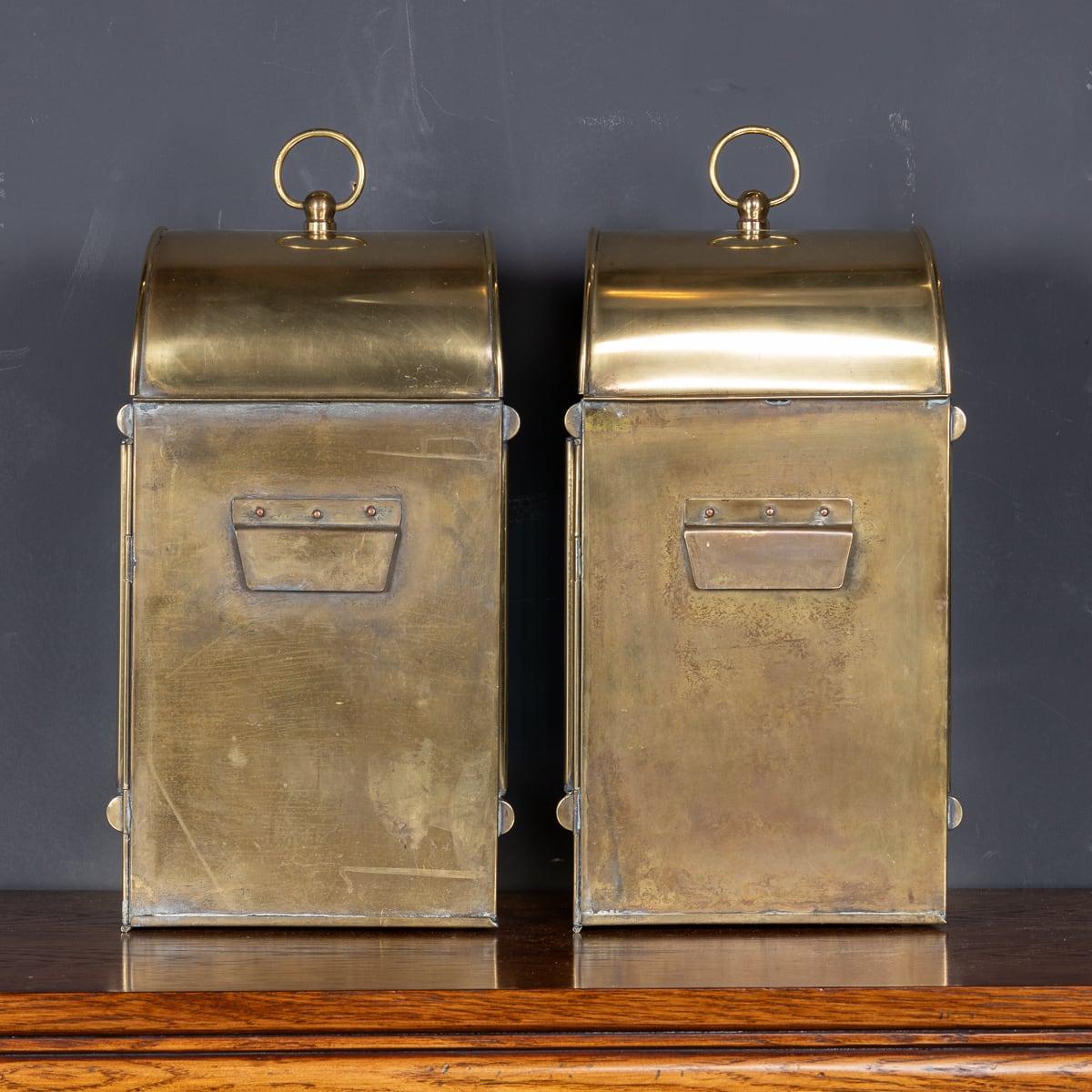 British 19th Century Victorian Pair Of Brass Davy & Co Yacht Cabin Oil Lamps c.1890 For Sale