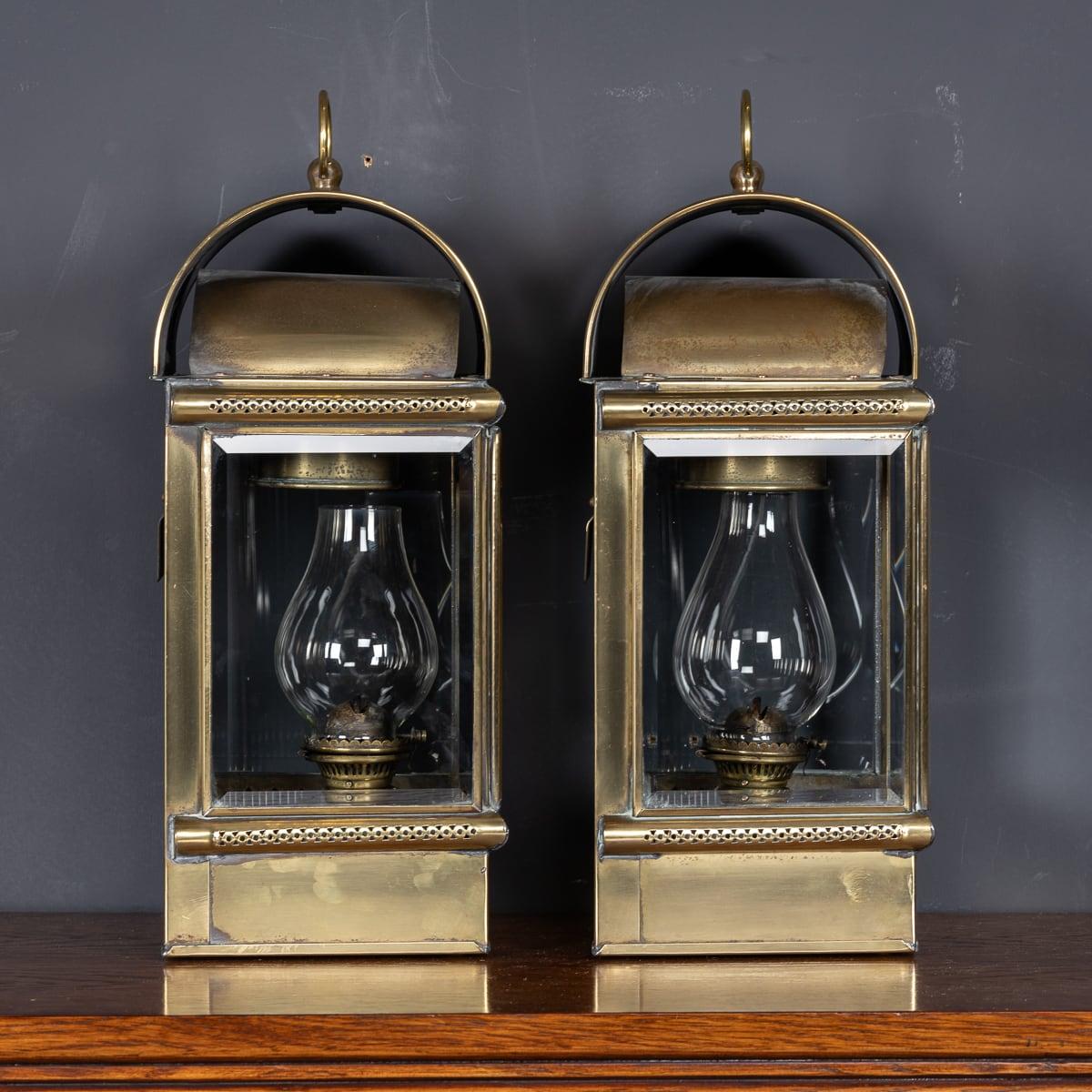 19th Century Victorian Pair Of Brass Davy & Co Yacht Cabin Oil Lamps c.1890 In Good Condition For Sale In Royal Tunbridge Wells, Kent