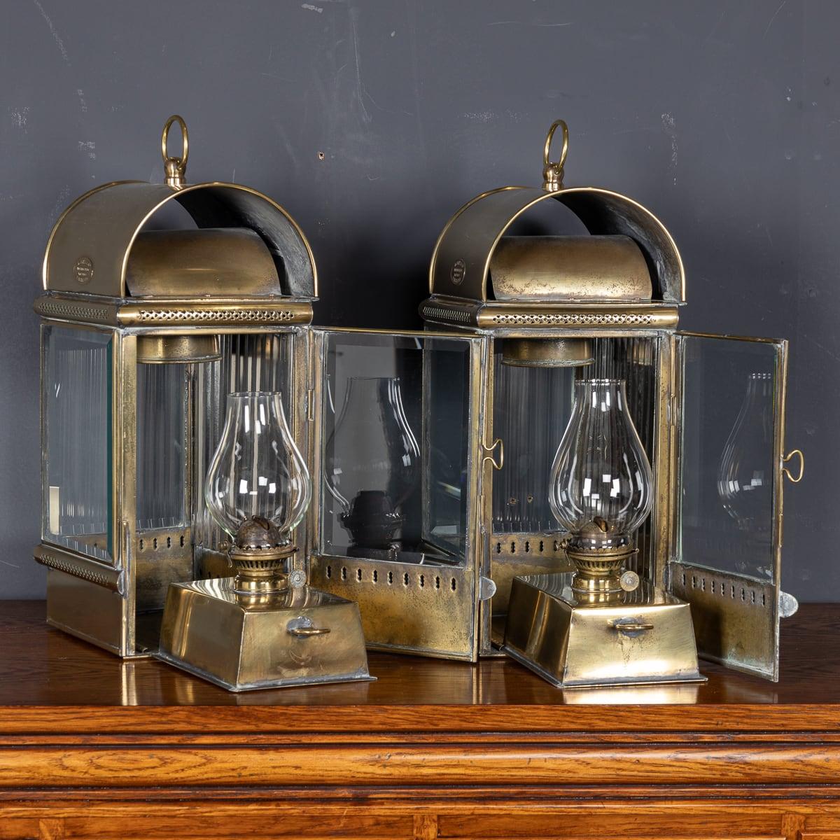 19th Century Victorian Pair Of Brass Davy & Co Yacht Cabin Oil Lamps c.1890 For Sale 1