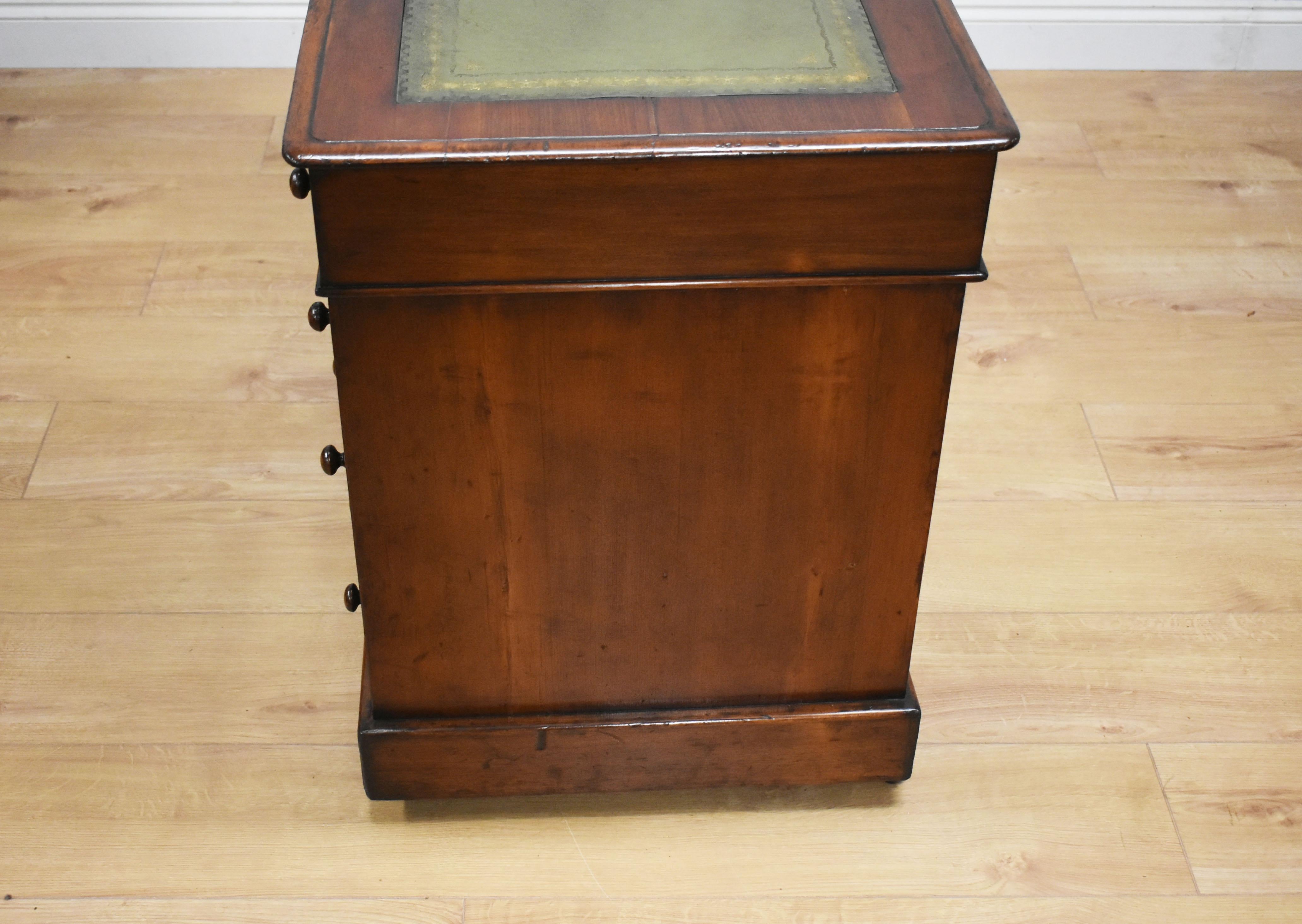19th Century Victorian Pedestal Desk 1