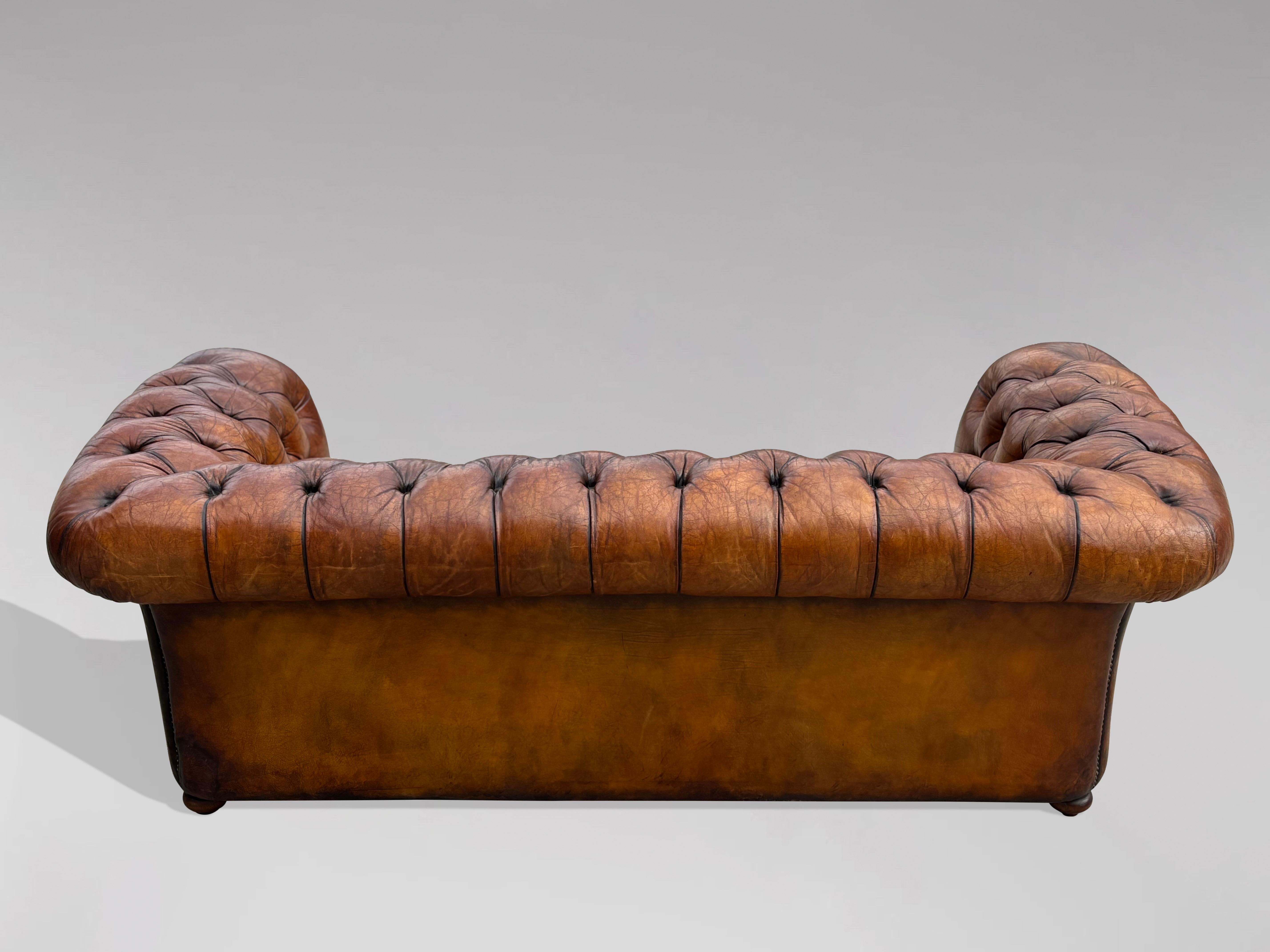 19. Jahrhundert Viktorianische Periode 3-Sitzer Braunes Leder Chesterfield Sofa im Angebot 6
