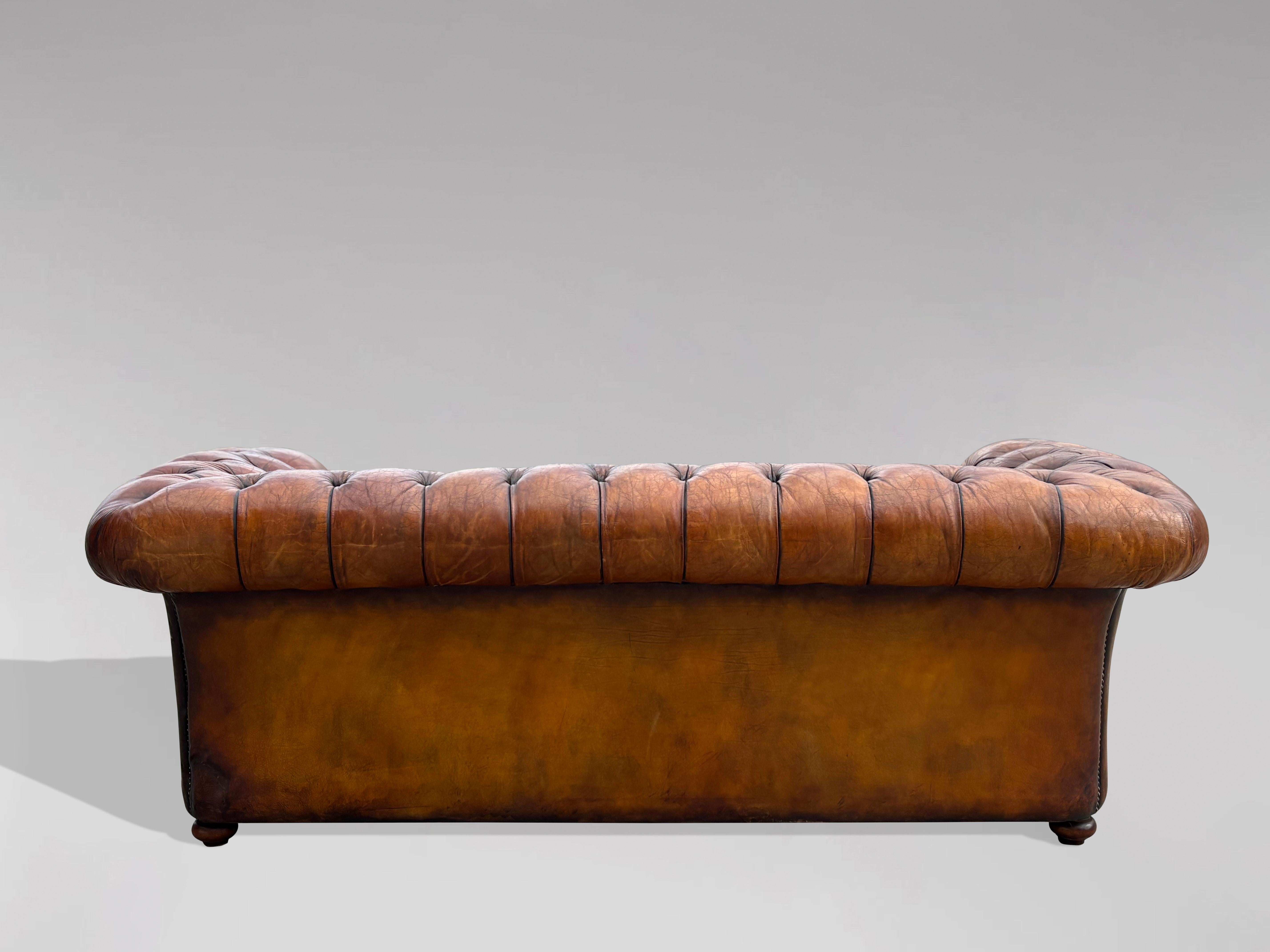 19. Jahrhundert Viktorianische Periode 3-Sitzer Braunes Leder Chesterfield Sofa im Angebot 7