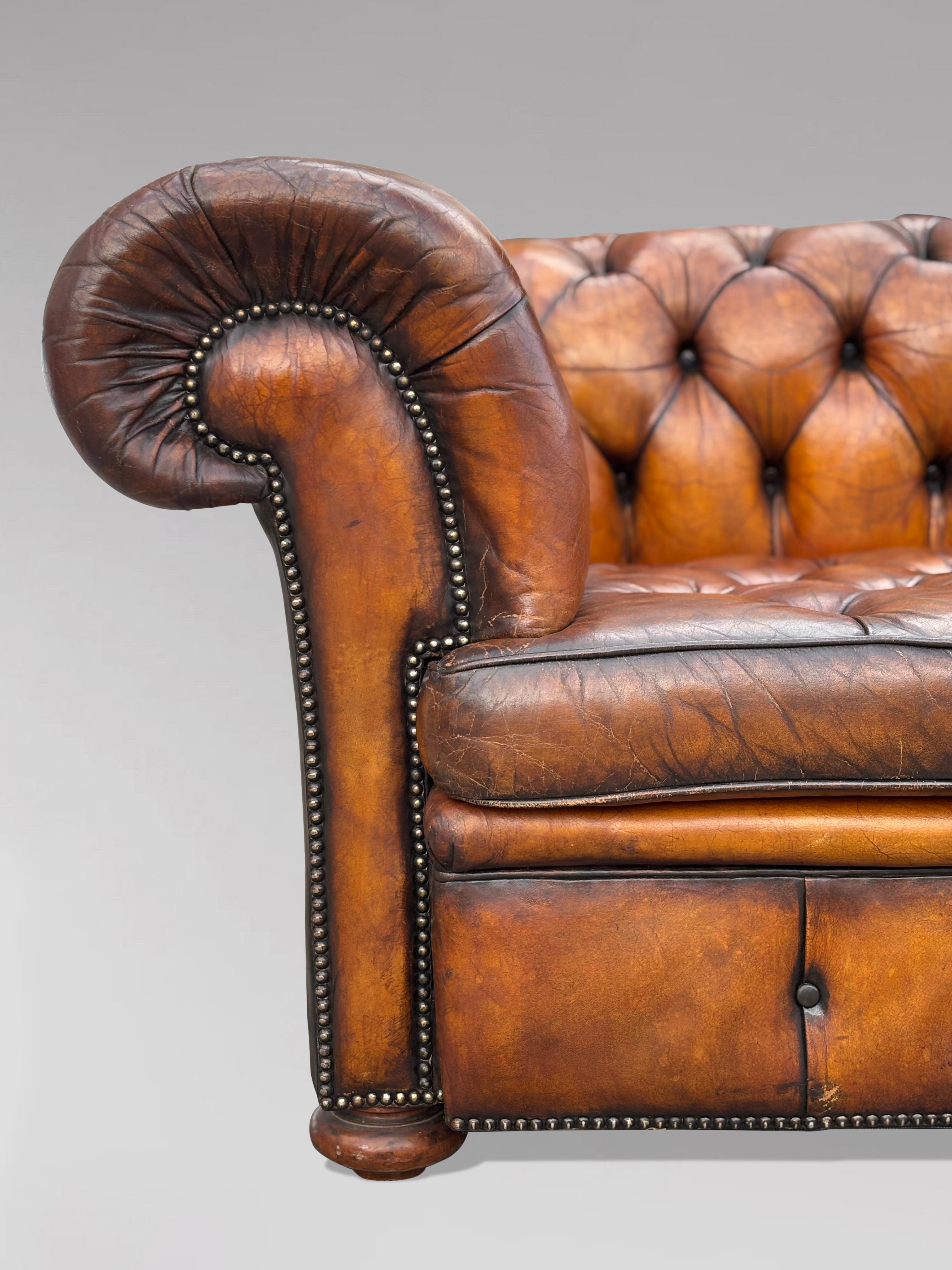 19. Jahrhundert Viktorianische Periode 3-Sitzer Braunes Leder Chesterfield Sofa im Angebot 2
