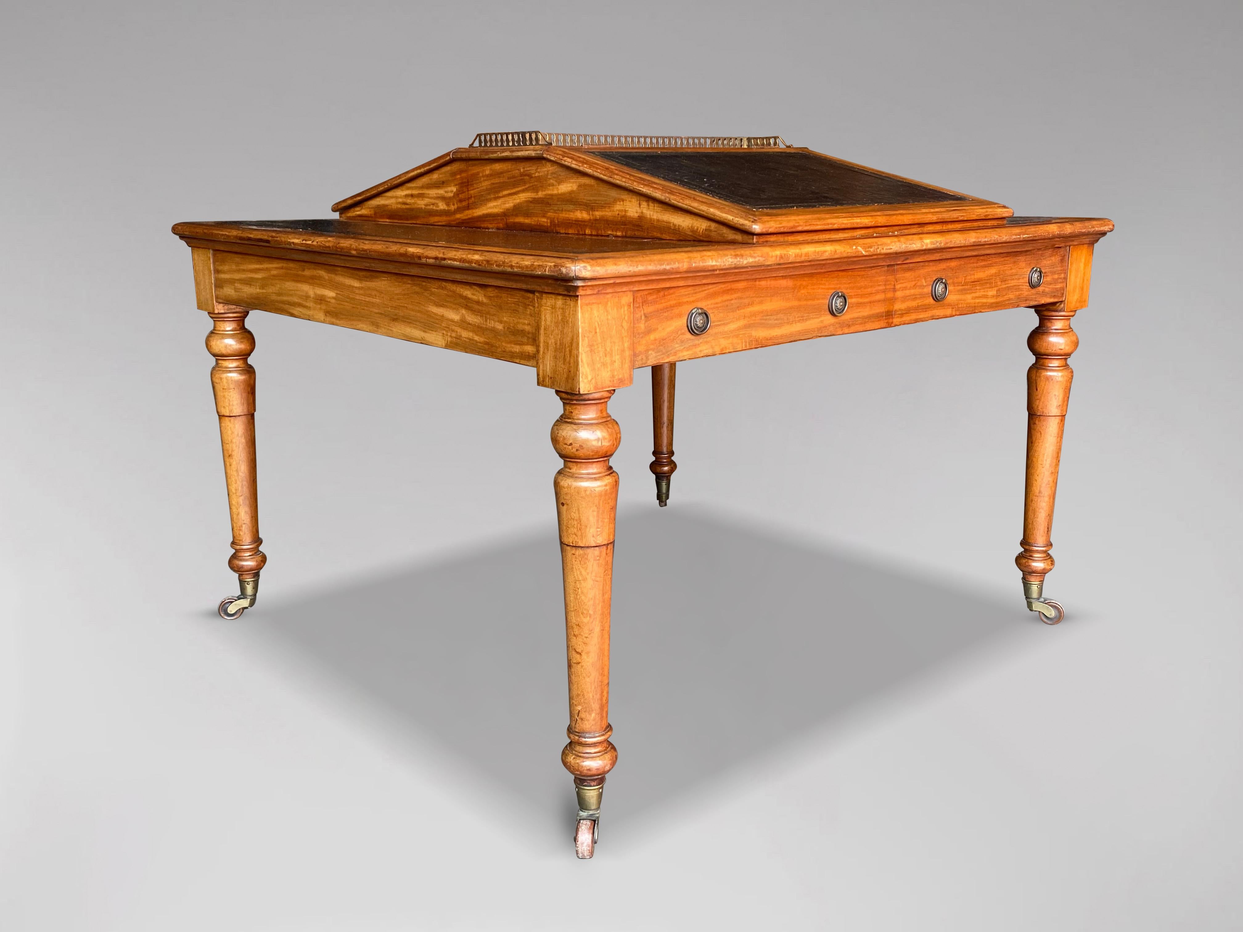 Cuir Table à écrire pour associé d'époque victorienne du 19ème siècle en vente