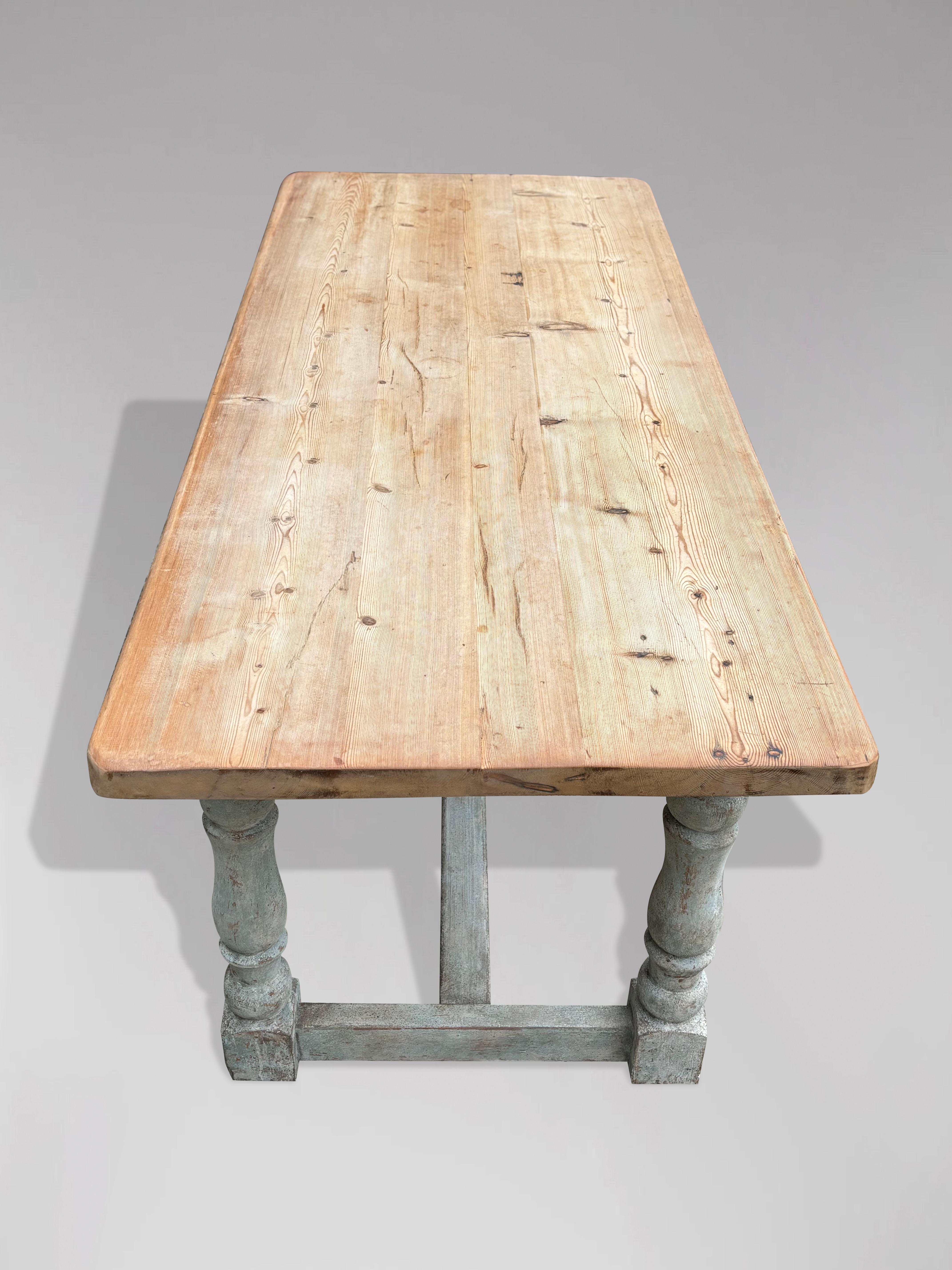 19th Century Victorian Period Pine Scrub Top Farmhouse Dining Table In Good Condition For Sale In Petworth,West Sussex, GB