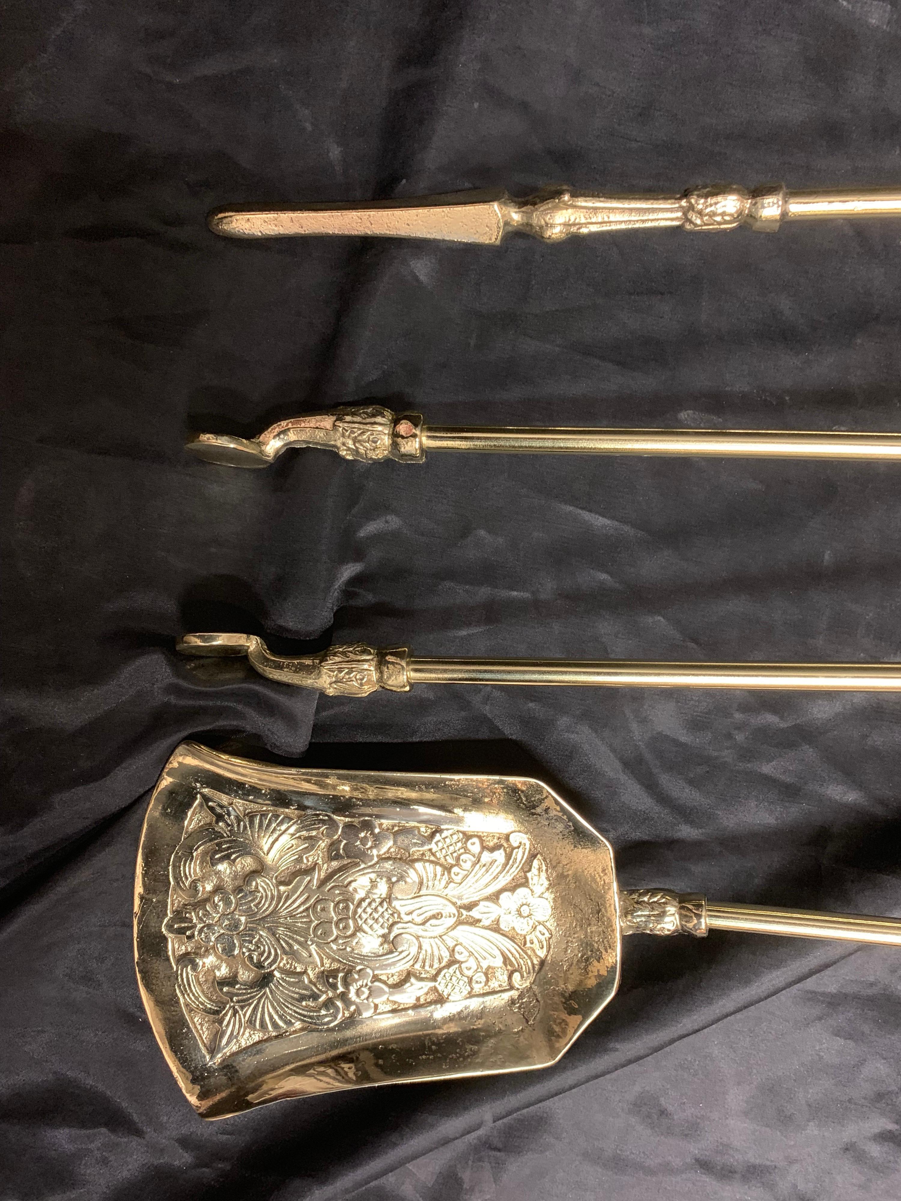English 19th Century Victorian Polished Brass Fire Tools For Sale