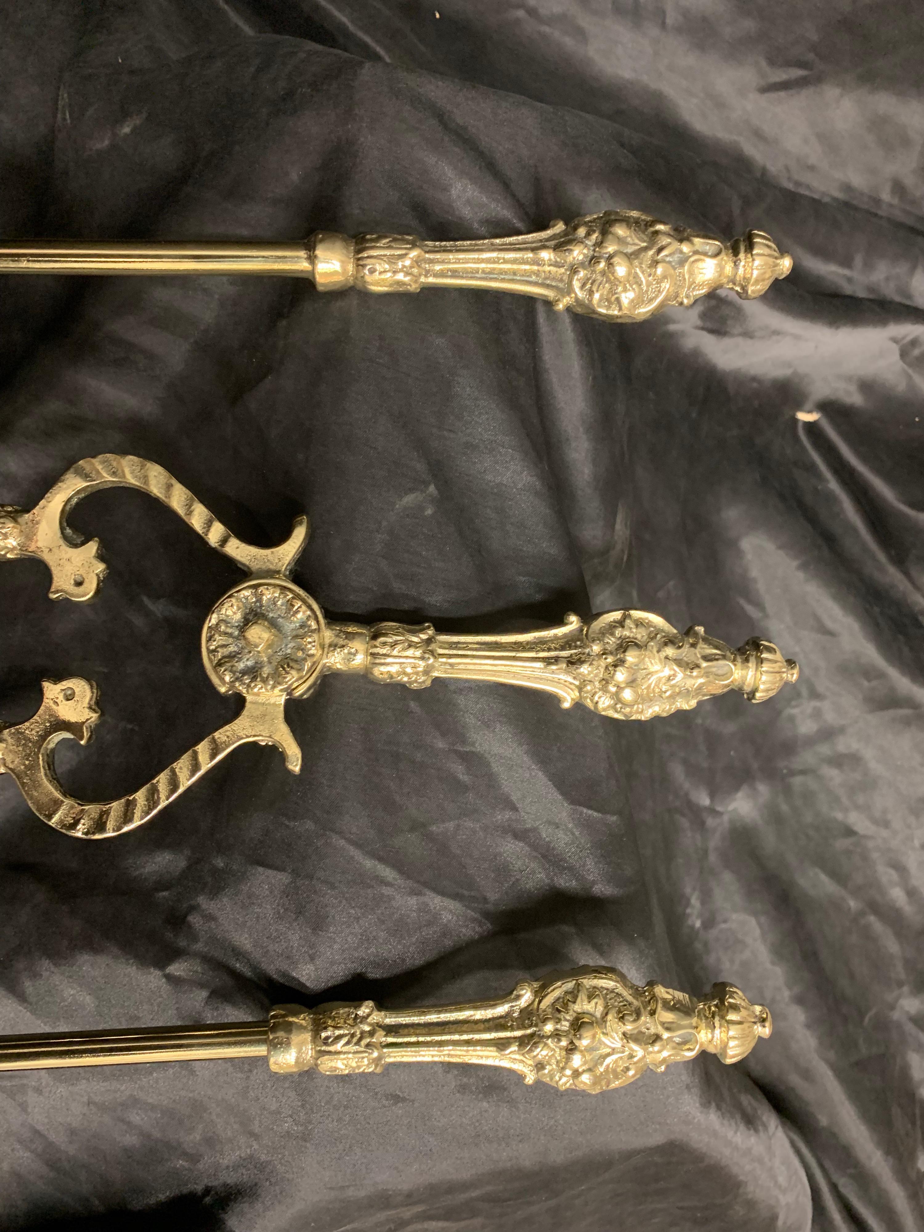 19th Century Victorian Polished Brass Fire Tools In Good Condition For Sale In Edinburgh, GB