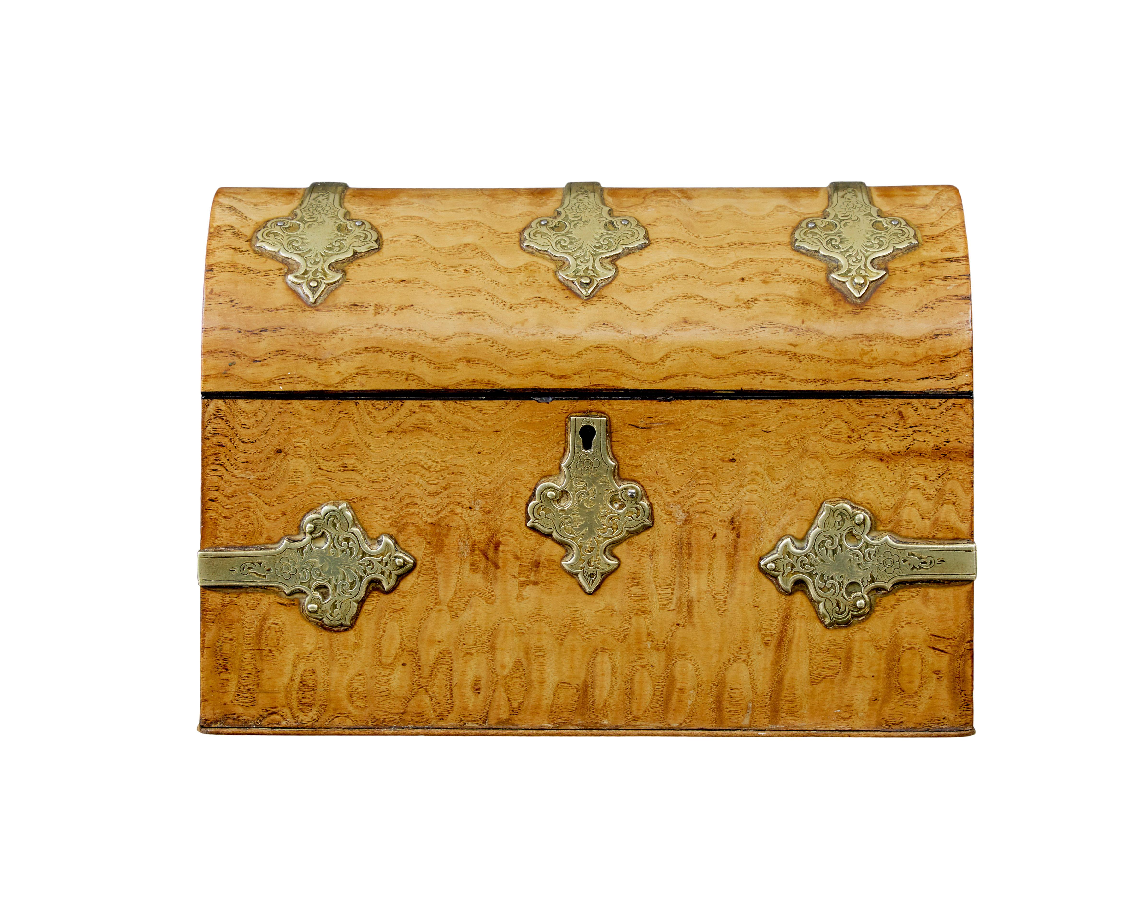 Caja estacionaria victoriana del siglo XIX de madera de roble y cúpula de latón Victoriano en venta