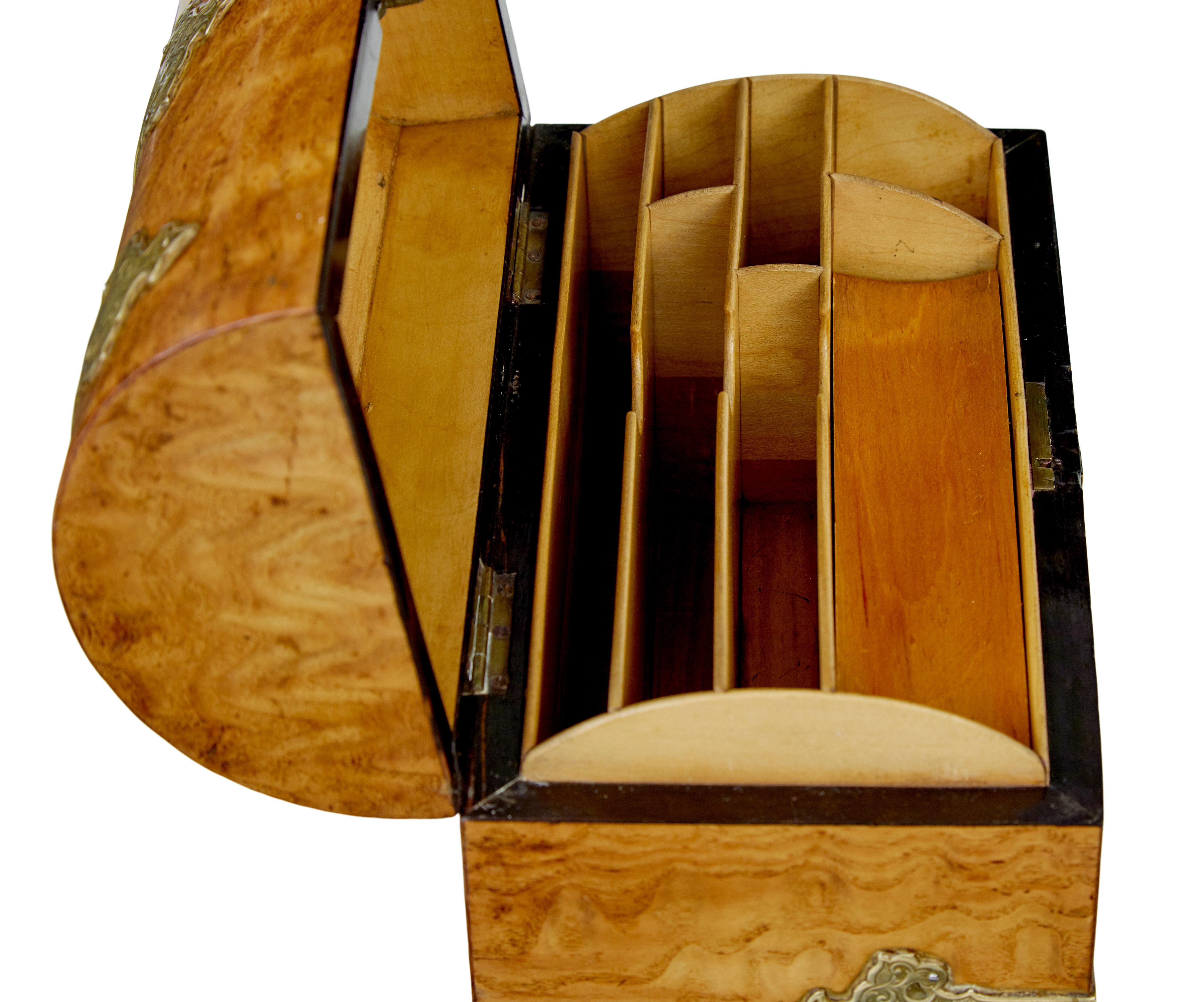 Caja estacionaria victoriana del siglo XIX de madera de roble y cúpula de latón en venta 1