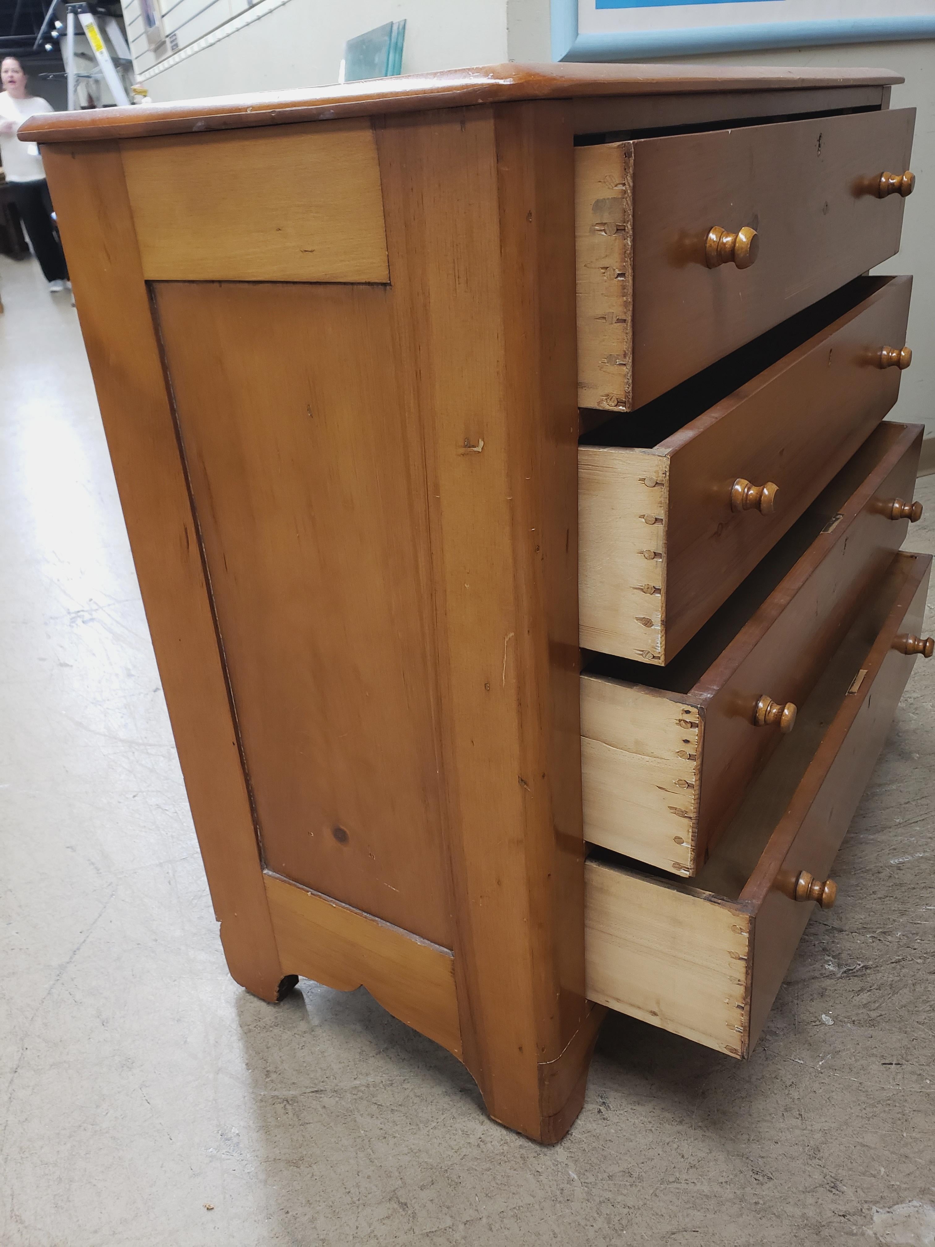 19th Century Victorian Refinished Solid Pine 4- Drawers Chest Of Drawers  In Good Condition For Sale In Germantown, MD