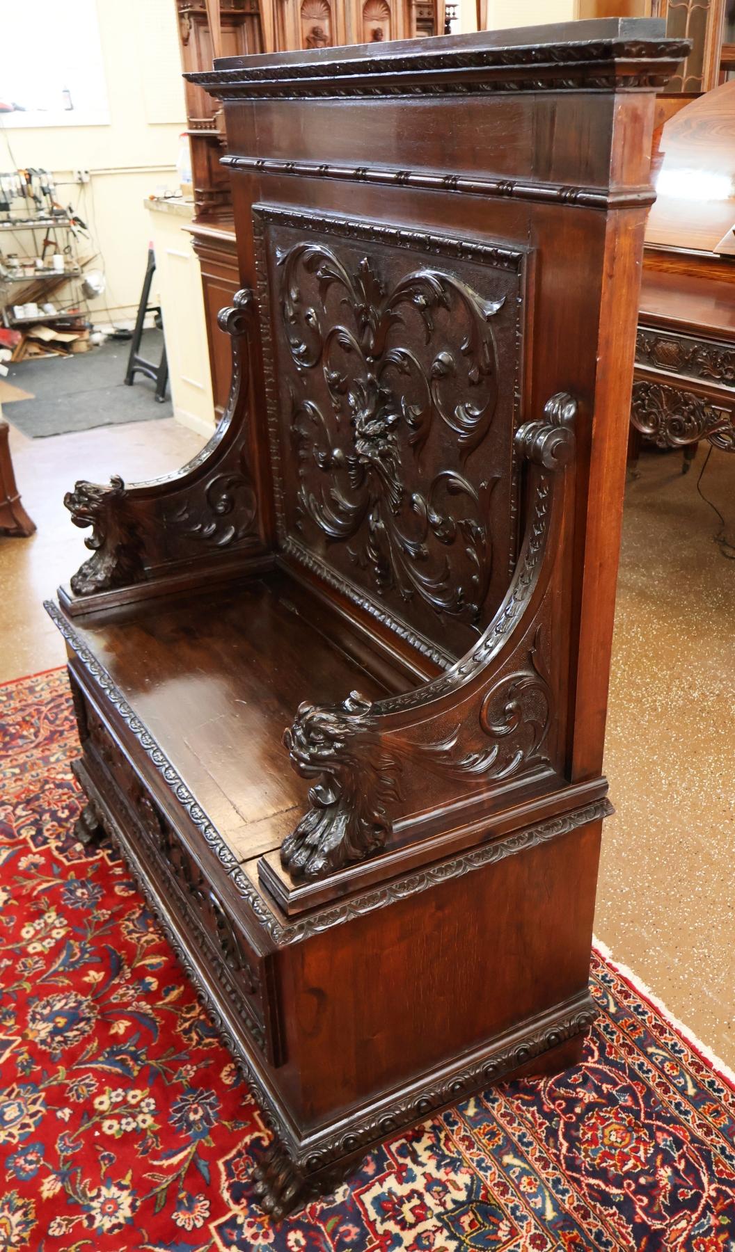 Mogano 19th Century Victorian Renaissance Revival Carved Mahogany Settee Bench in vendita