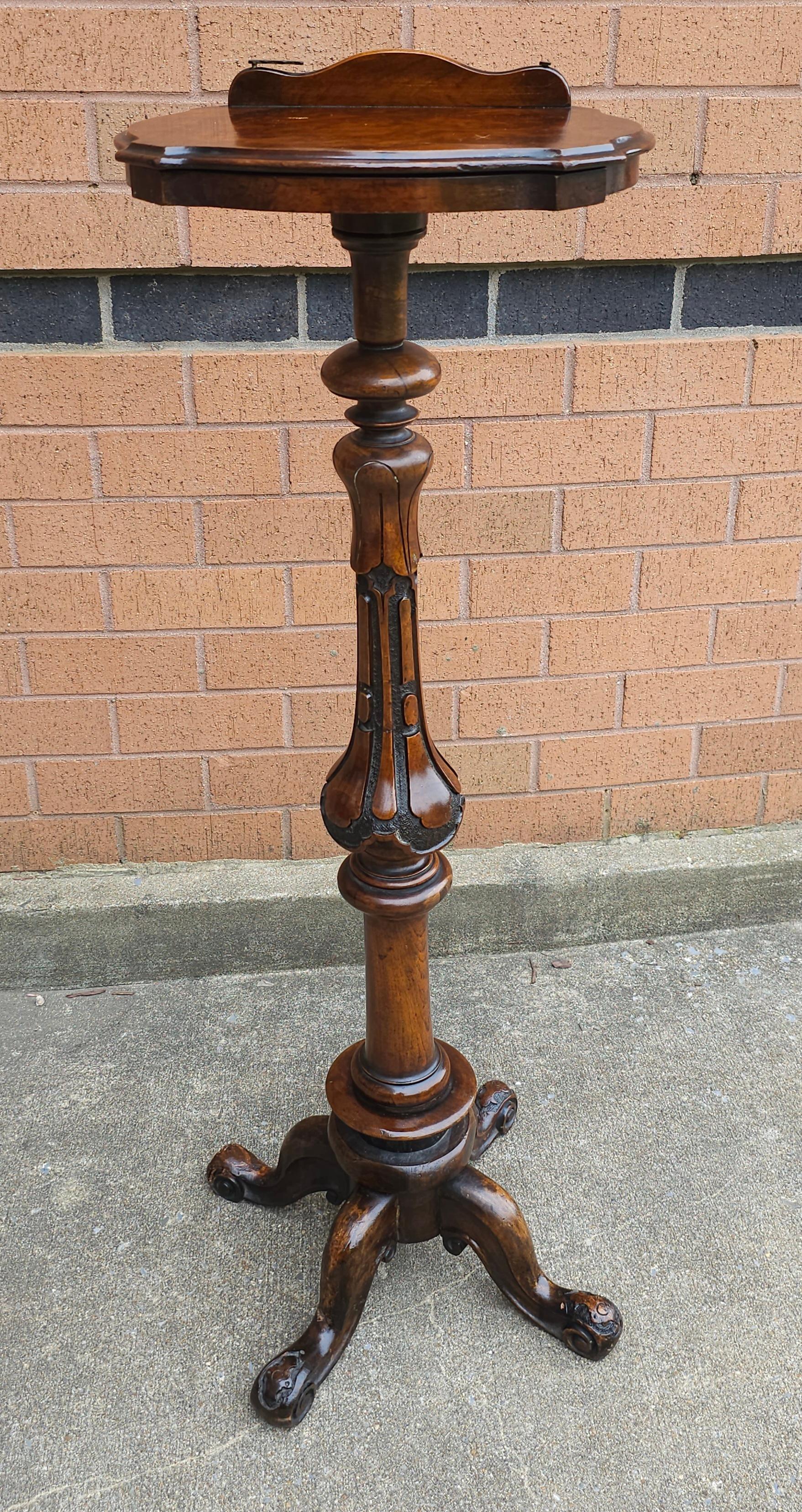 A 19th Century Victorian Rococo Revival Rosewood Quadpod Music Stand

Measures 13