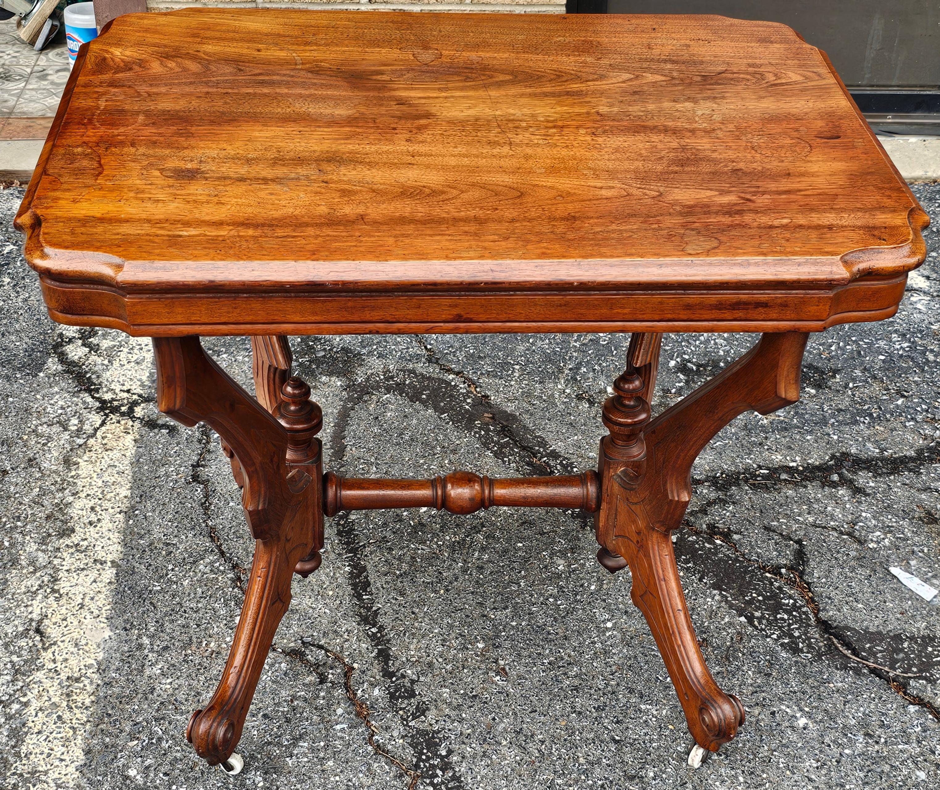 Rococo Table centrale rocococo victorienne du 19ème siècle en vente