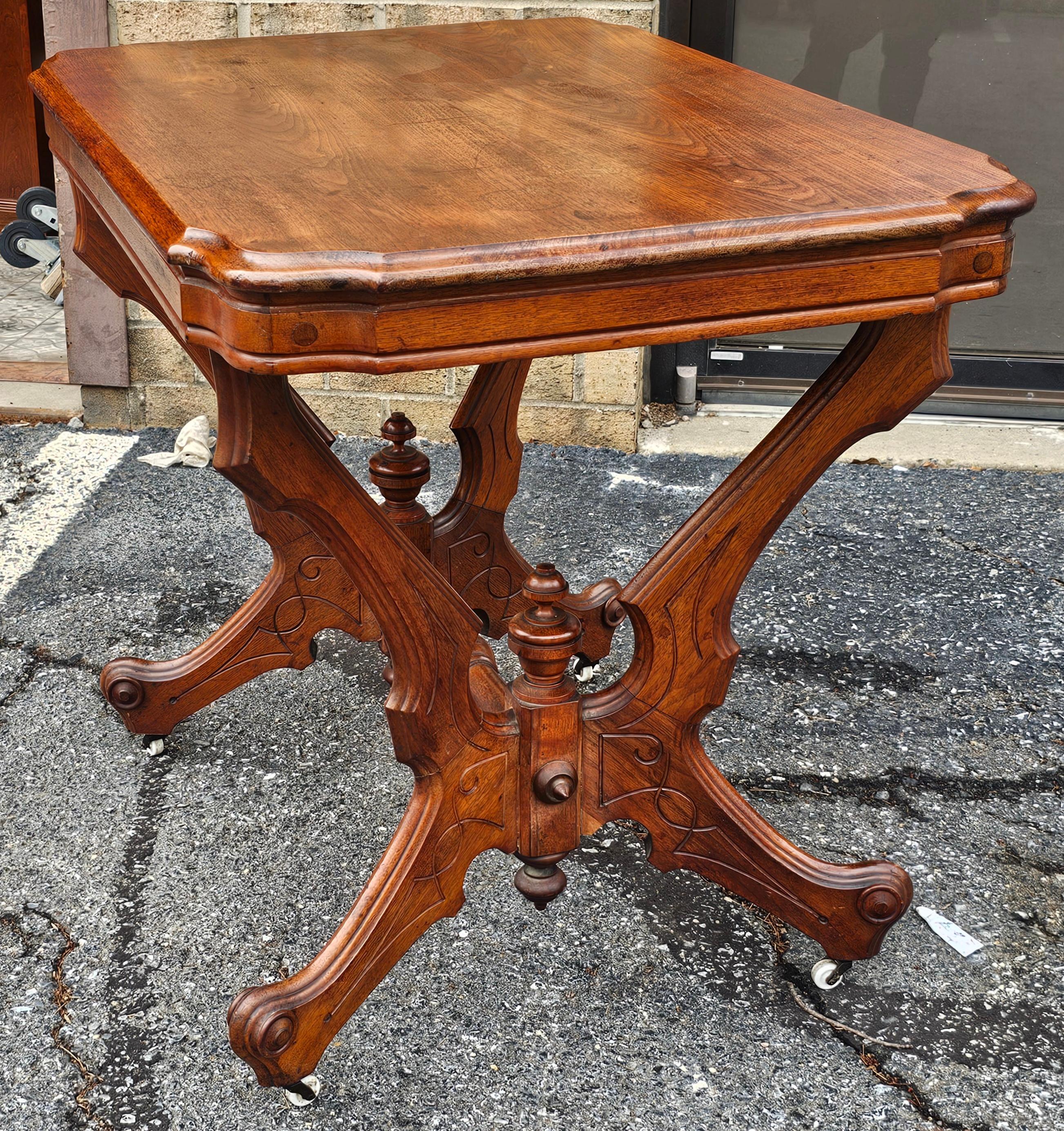 XIXe siècle Table centrale rocococo victorienne du 19ème siècle en vente