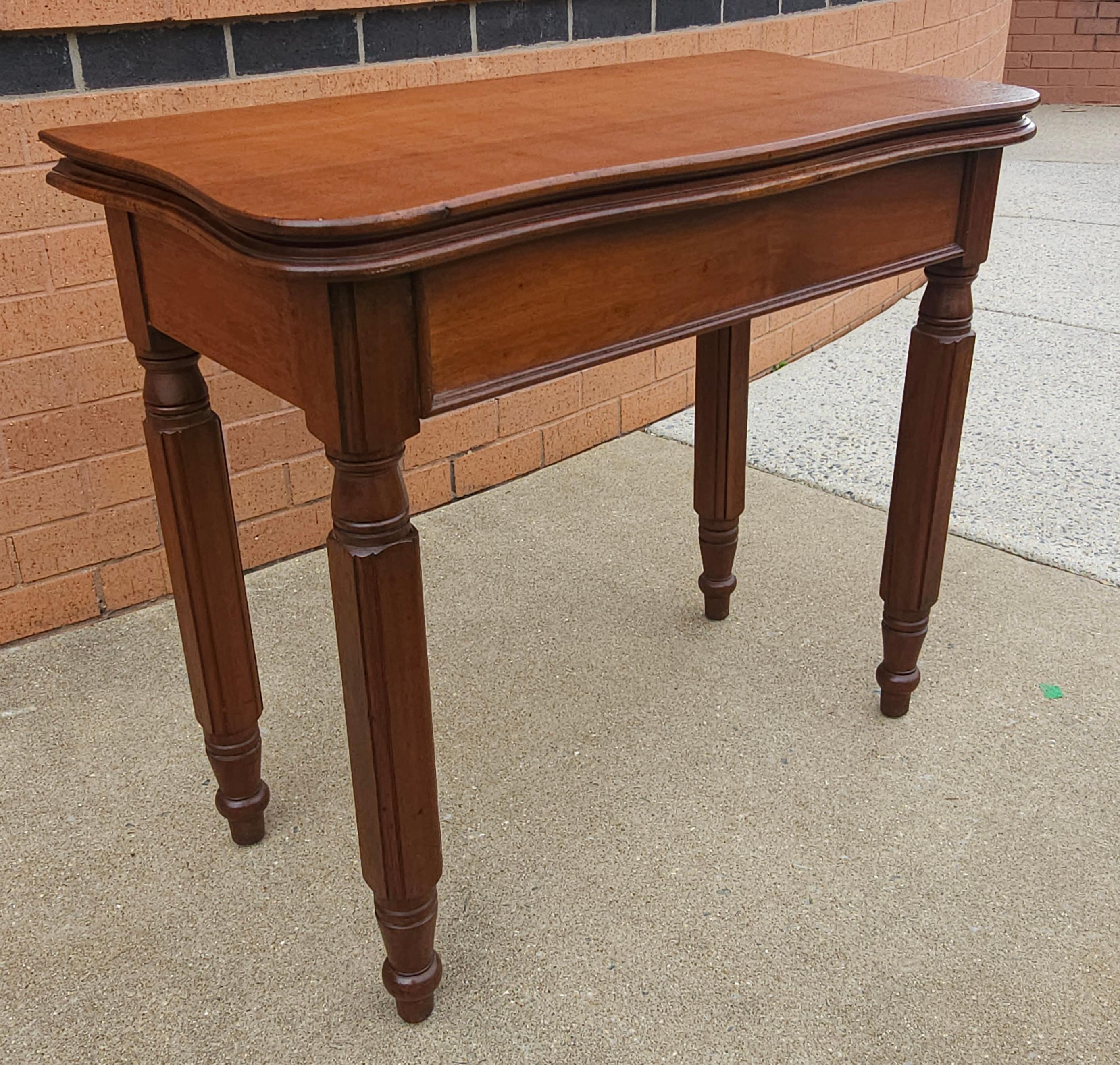 19th Century Victorian Rococo Style Walnut Serpentine Fold-Top Tea Table In Good Condition For Sale In Germantown, MD