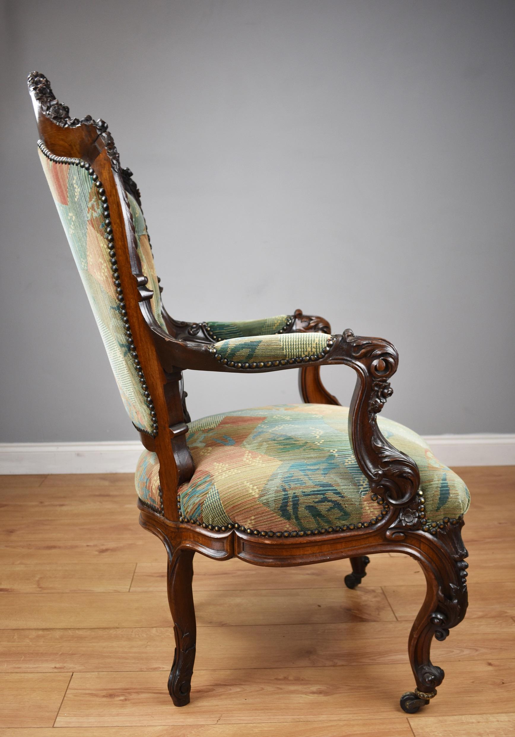 19th Century Victorian Rosewood Carved Armchair In Good Condition In Chelmsford, Essex