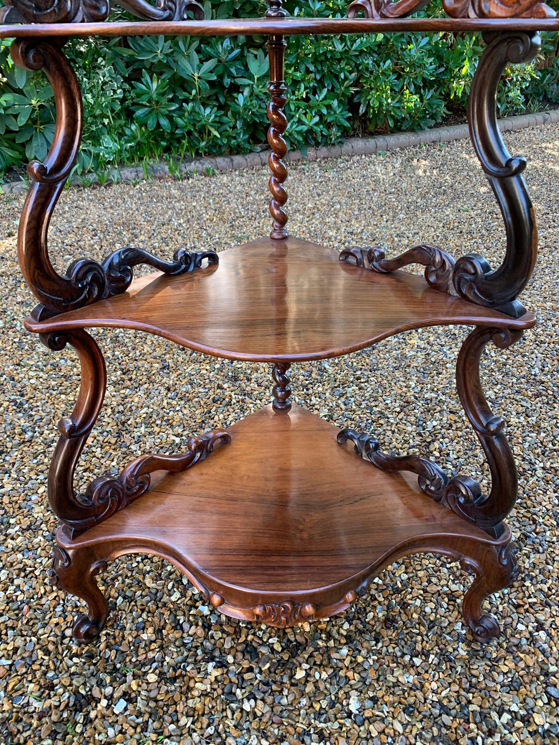 19th Century Victorian Rosewood Corner Whatnot In Good Condition In Richmond, Surrey