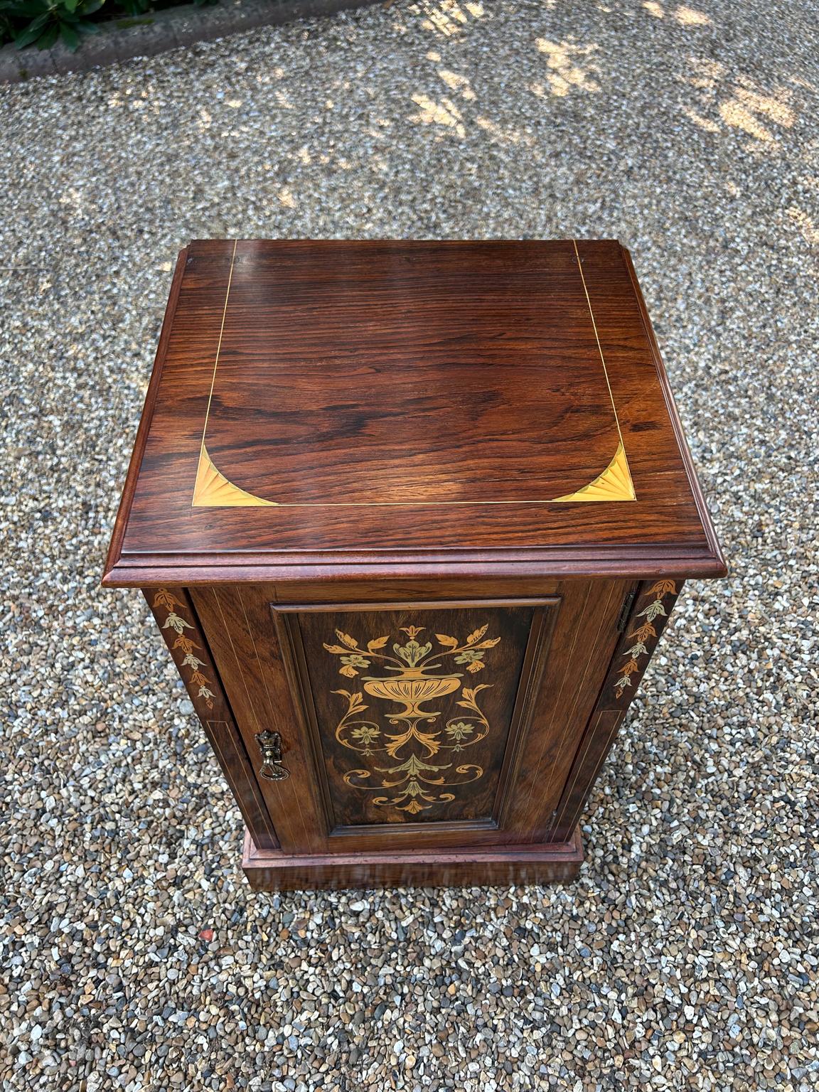 Fatto a mano Credenza vittoriana in palissandro intarsiato del XIX secolo in vendita