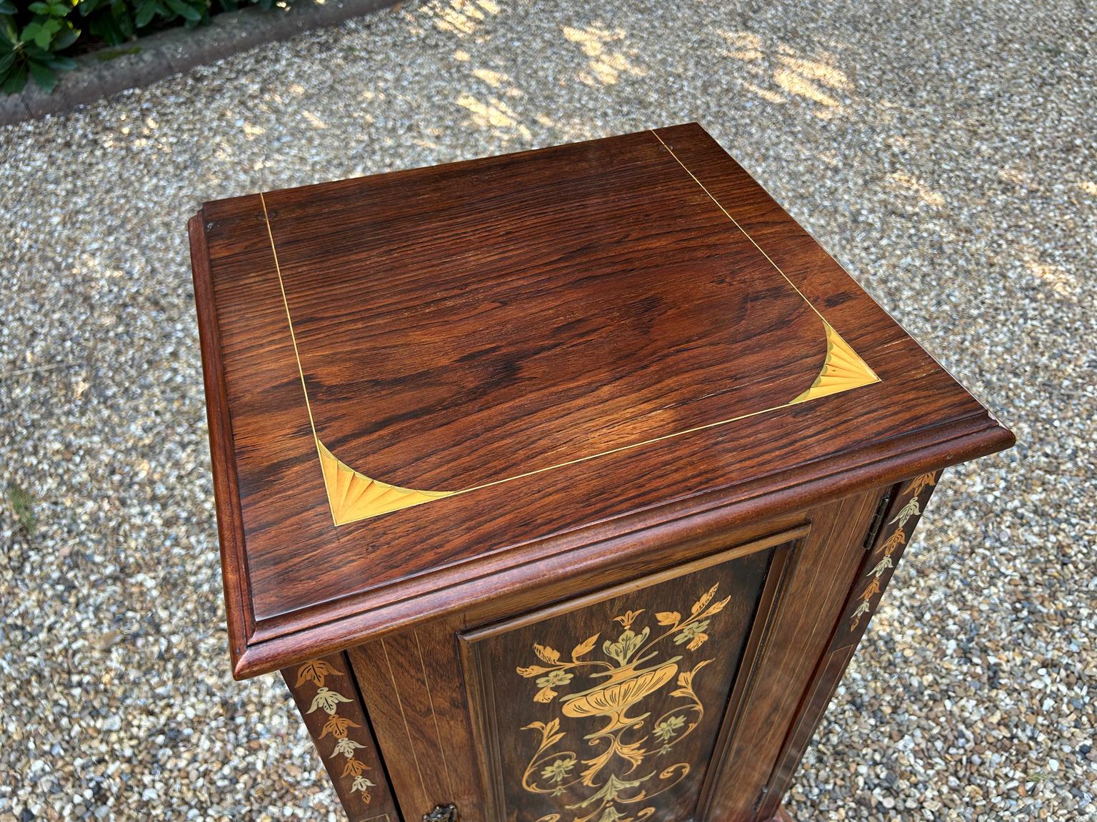 Palissandro Credenza vittoriana in palissandro intarsiato del XIX secolo in vendita