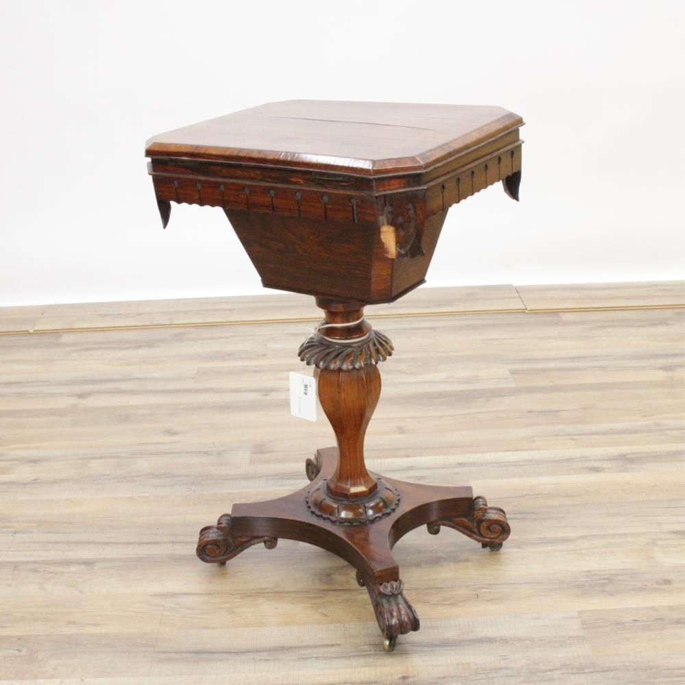 Début de l'époque victorienne Table à couture victorienne en bois de rose du XIXe siècle en vente