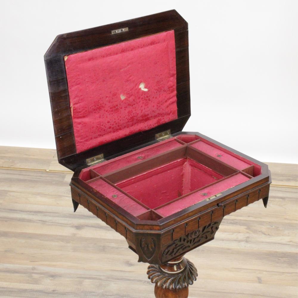 Anglais Table à couture victorienne en bois de rose du XIXe siècle en vente