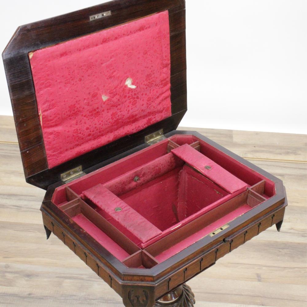 Table à couture victorienne en bois de rose du XIXe siècle Bon état - En vente à Middleburg, VA