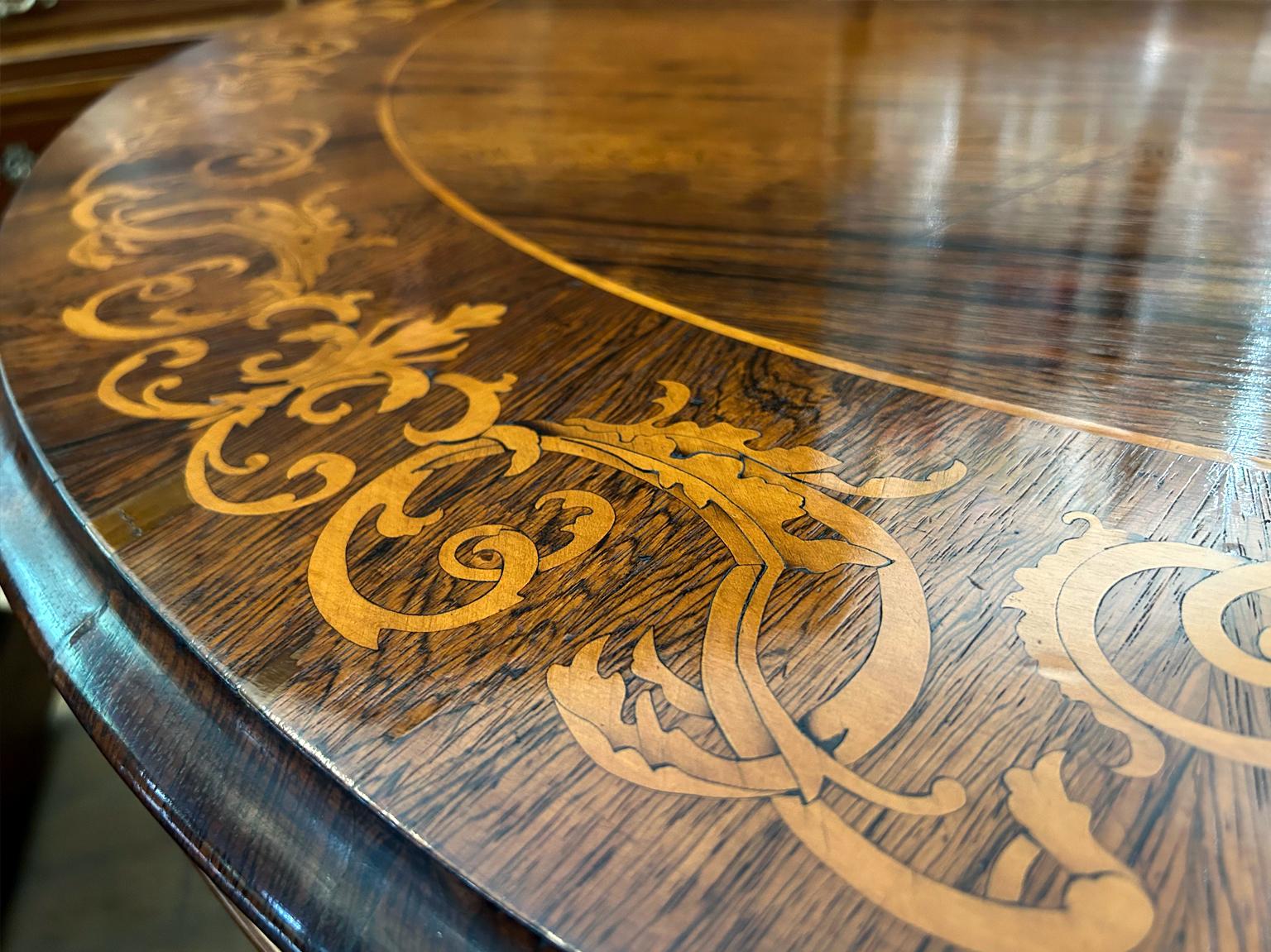 Table de salle à manger victorienne en palissandre du XIXe siècle à plateau basculant en vente 3