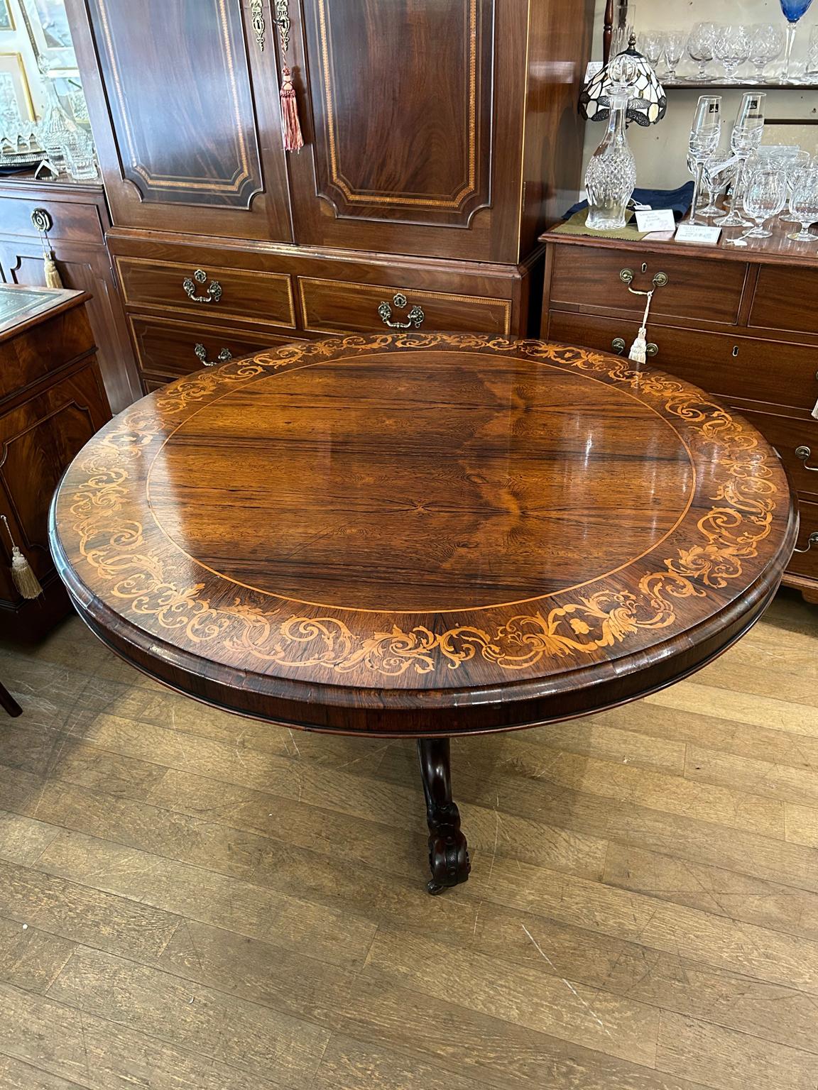 Fait main Table de salle à manger victorienne en palissandre du XIXe siècle à plateau basculant en vente