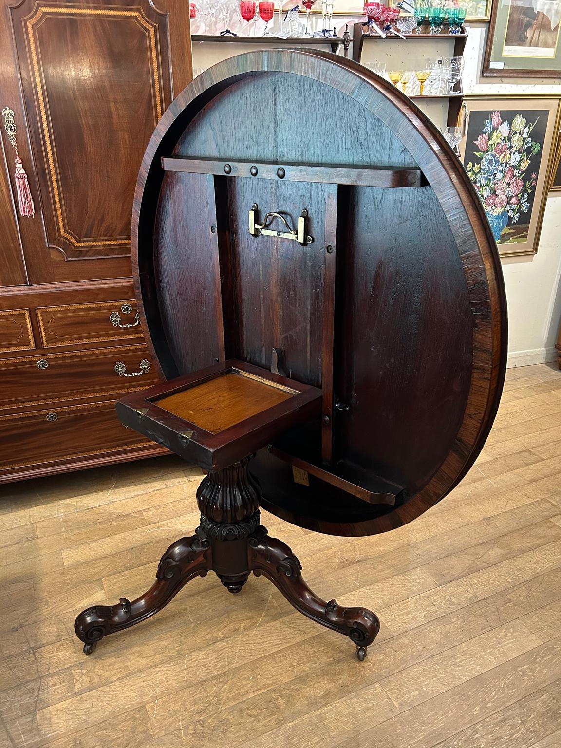 Table de salle à manger victorienne en palissandre du XIXe siècle à plateau basculant en vente 1