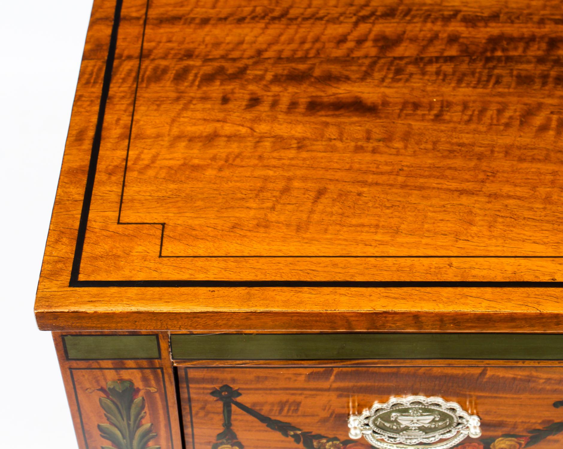19th Century Victorian Satinwood Pedestal Bedside Cabinet In Excellent Condition In London, GB