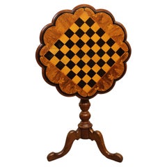 Table de jeu victorienne à plateau basculant en bois satiné du 19e siècle