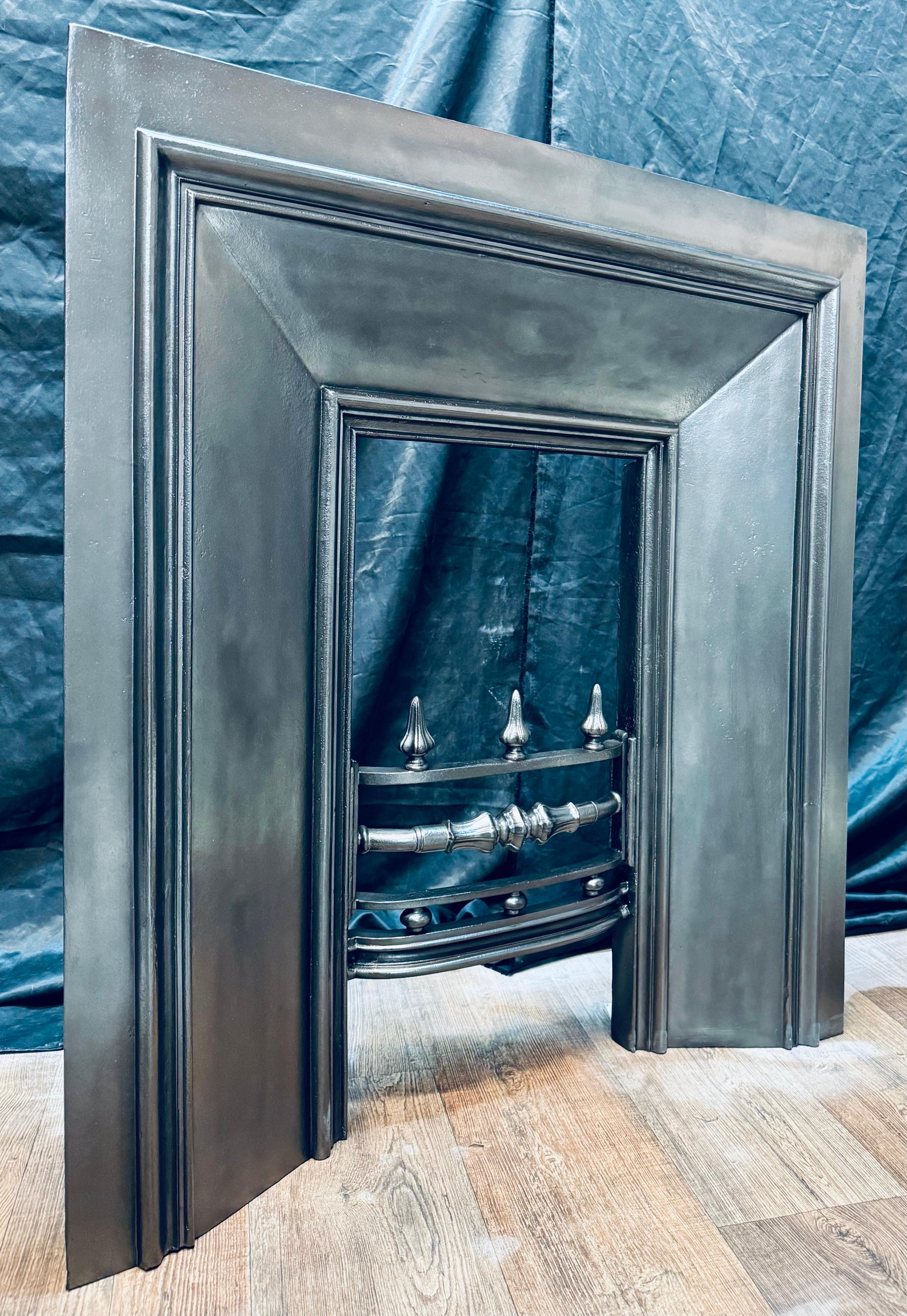 19th Century Victorian Scottish Cast Iron Fireplace Insert. For Sale 7