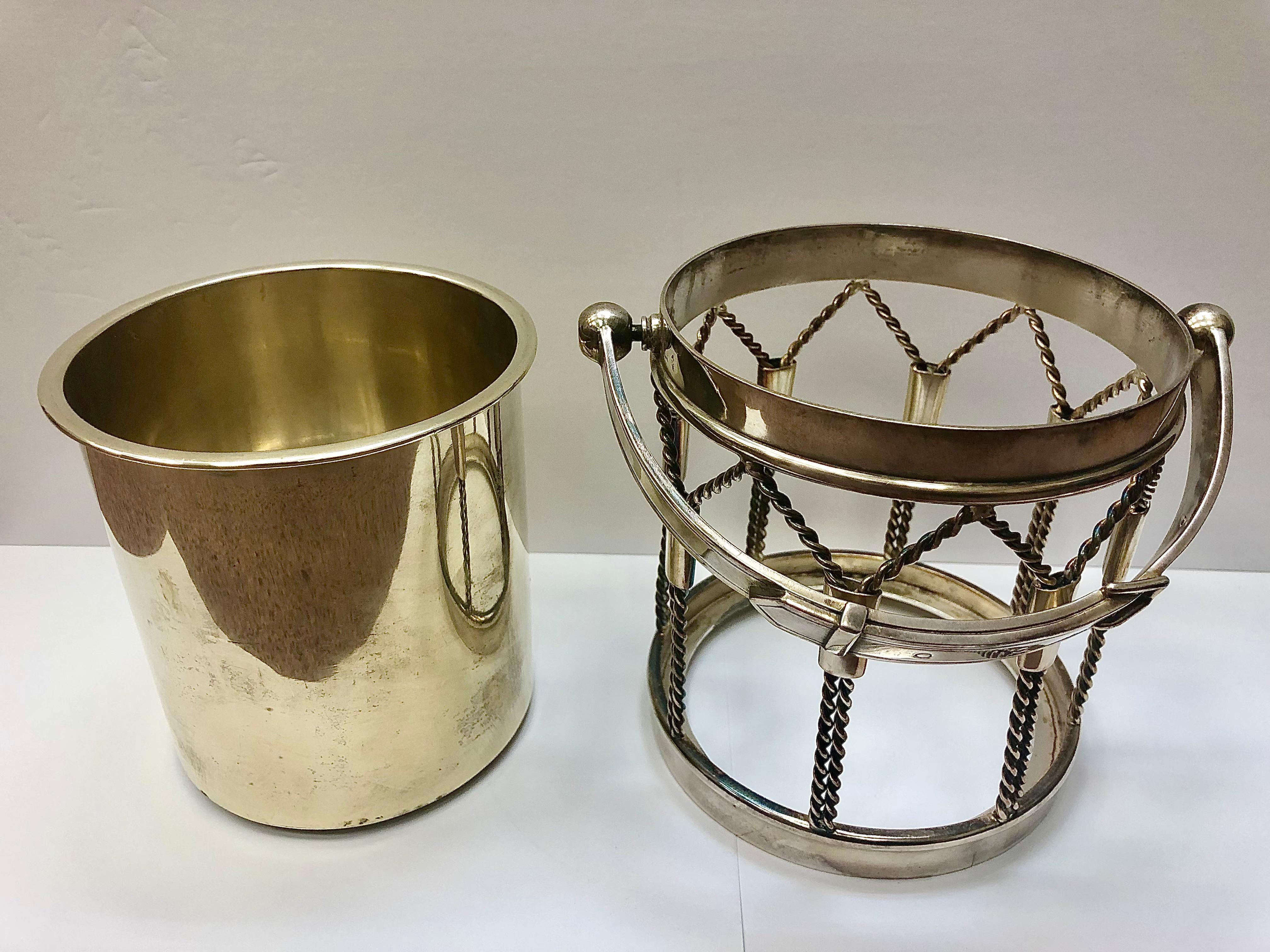 19th Century Victorian Silver Plate Drum Ice Bucket, Circa 1890 For Sale 8