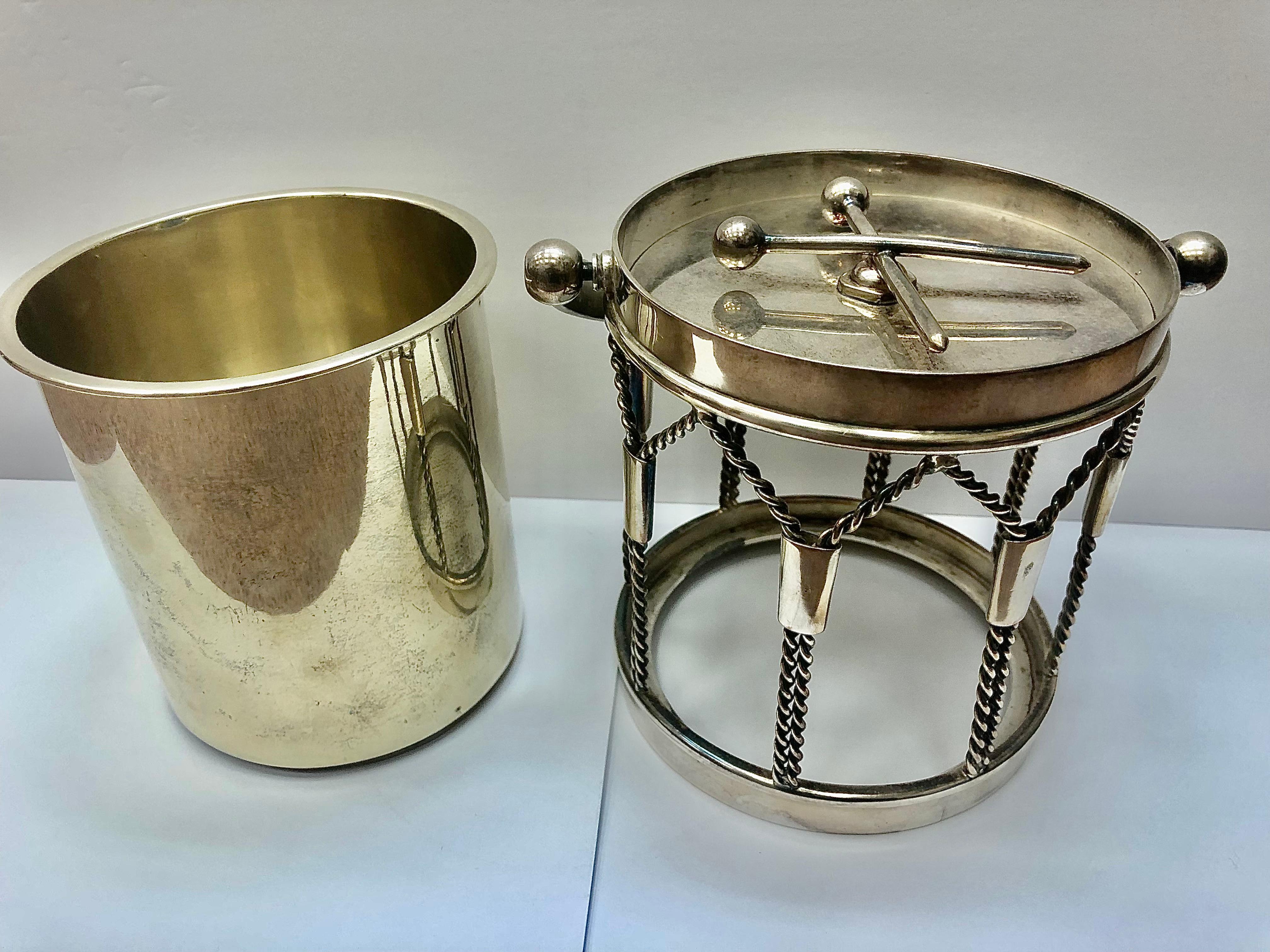 19th Century Victorian Silver Plate Drum Ice Bucket, Circa 1890 For Sale 11