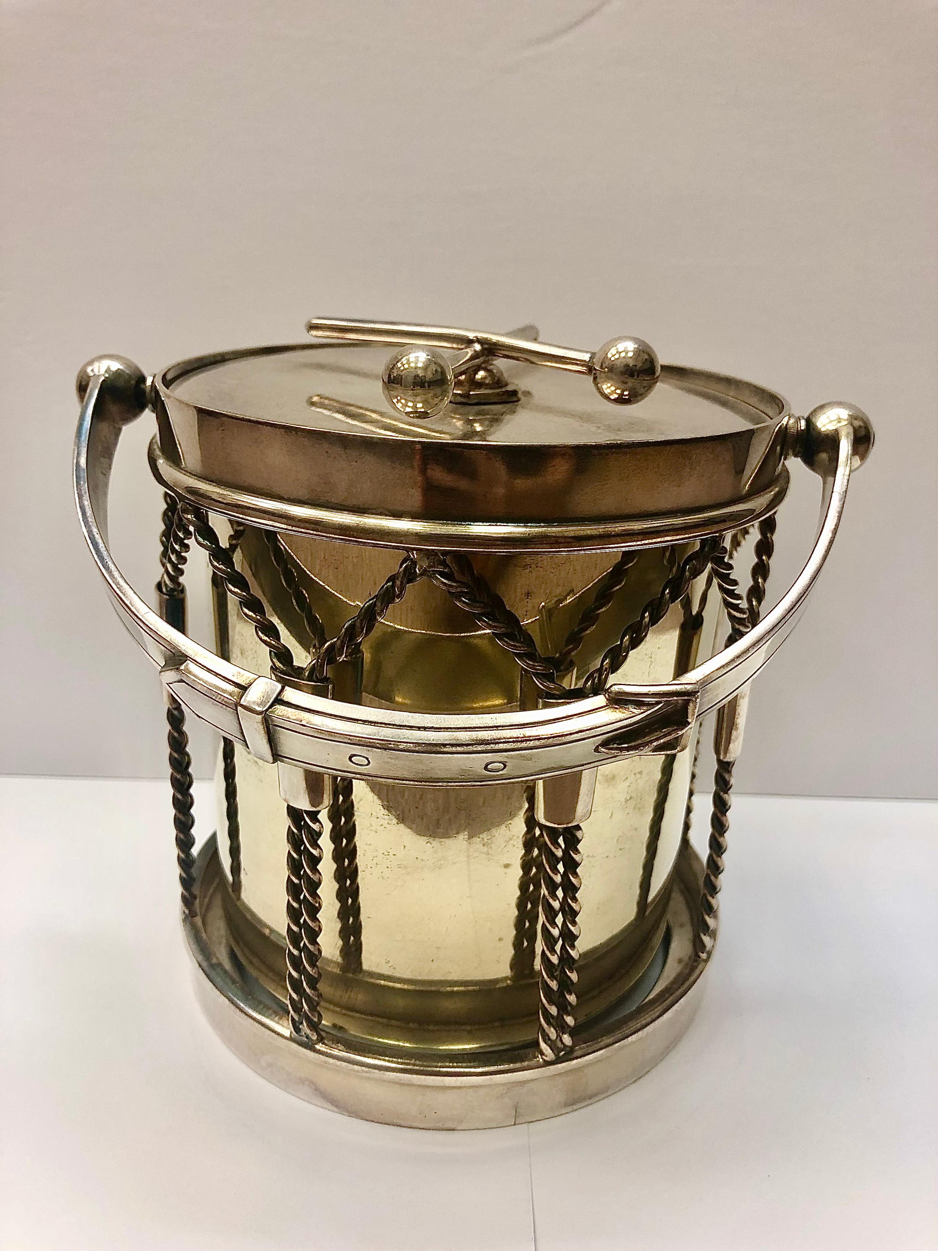19th Century Victorian Silver Plate Drum Ice Bucket, Circa 1890 In Good Condition For Sale In Stamford, CT