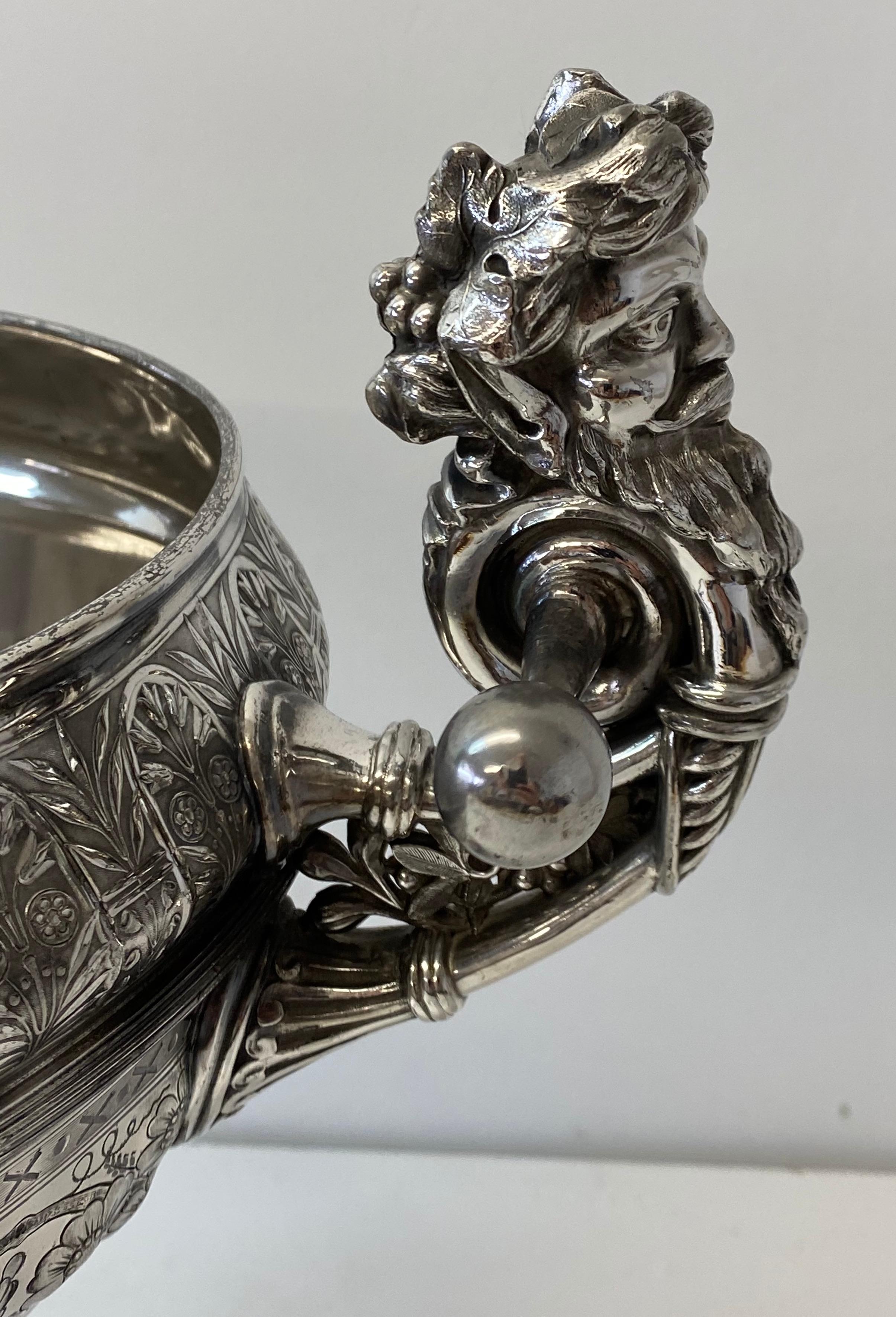 Américain Bol à punch victorien en métal argenté du 19ème siècle en vente