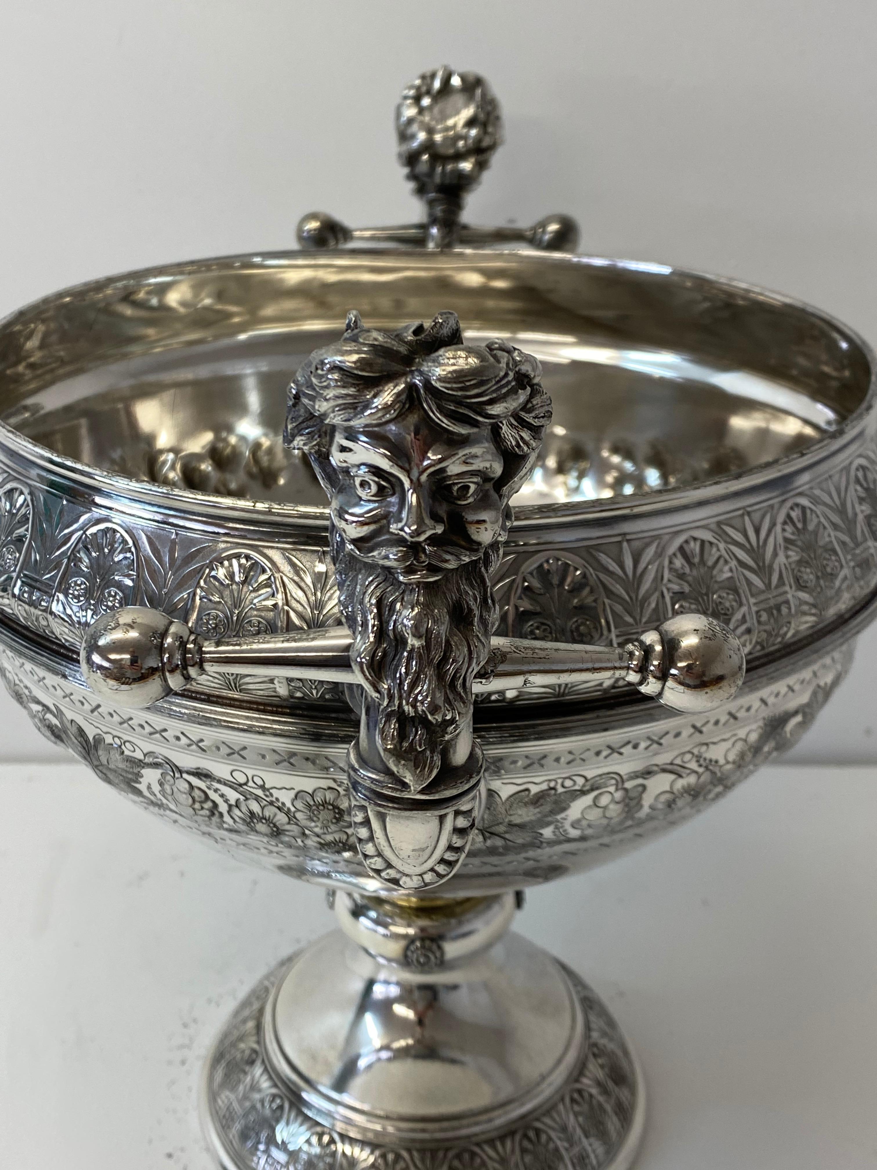 Bol à punch victorien en métal argenté du 19ème siècle Bon état - En vente à San Francisco, CA