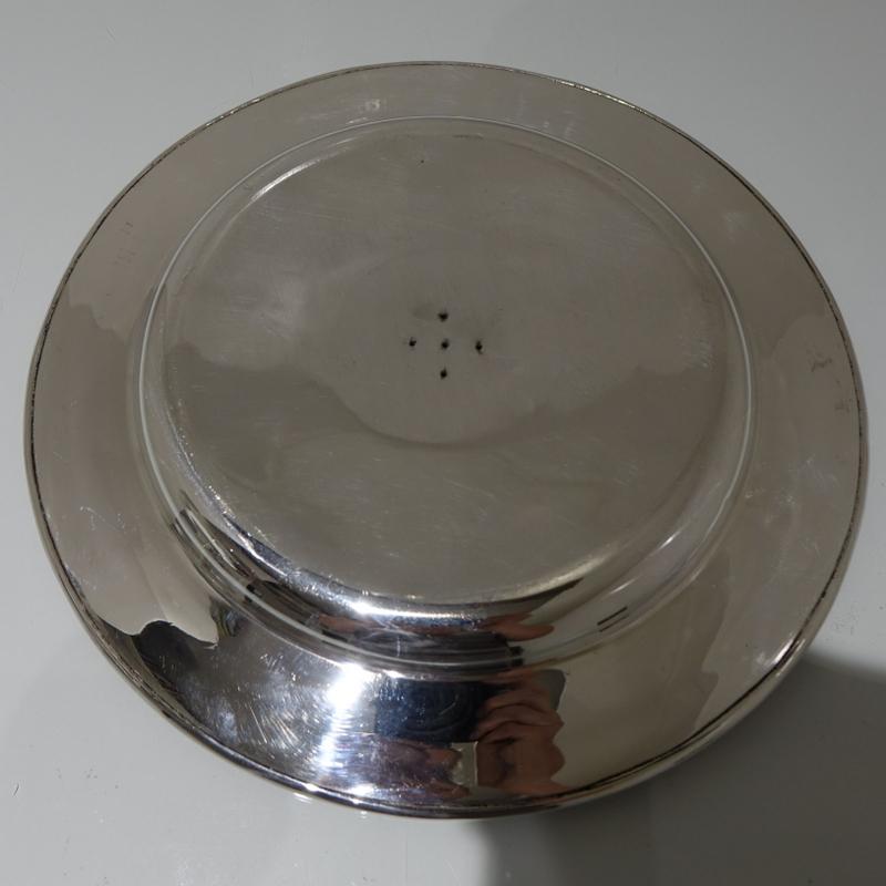19th Century Victorian Silver-Plate Rose Bowl on Stand, circa 1890 Walker & Hall For Sale 2