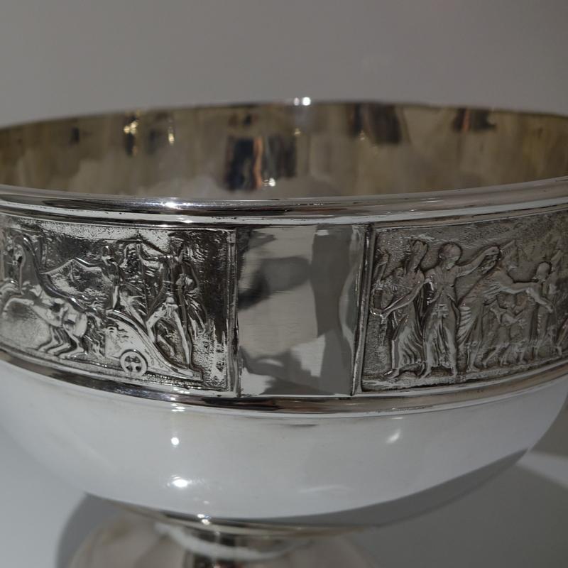 British 19th Century Victorian Silver-Plate Rose Bowl on Stand, circa 1890 Walker & Hall For Sale
