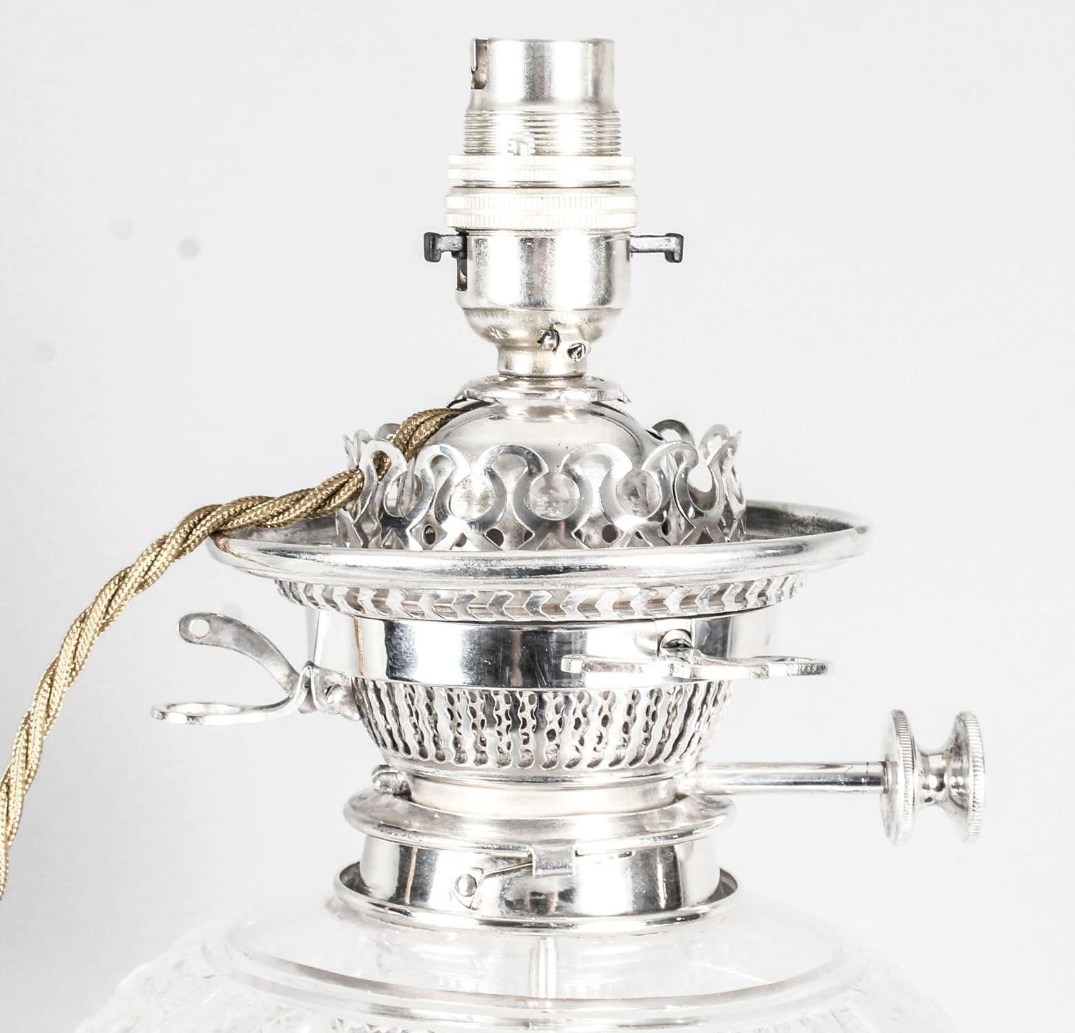 English 19th Century Victorian Silver Plated Corinthian Column Table Oil Lamp