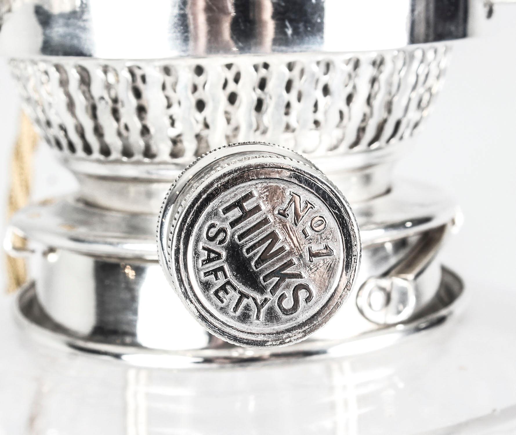 19th Century Victorian Silver Plated Corinthian Column Table Oil Lamp In Excellent Condition In London, GB