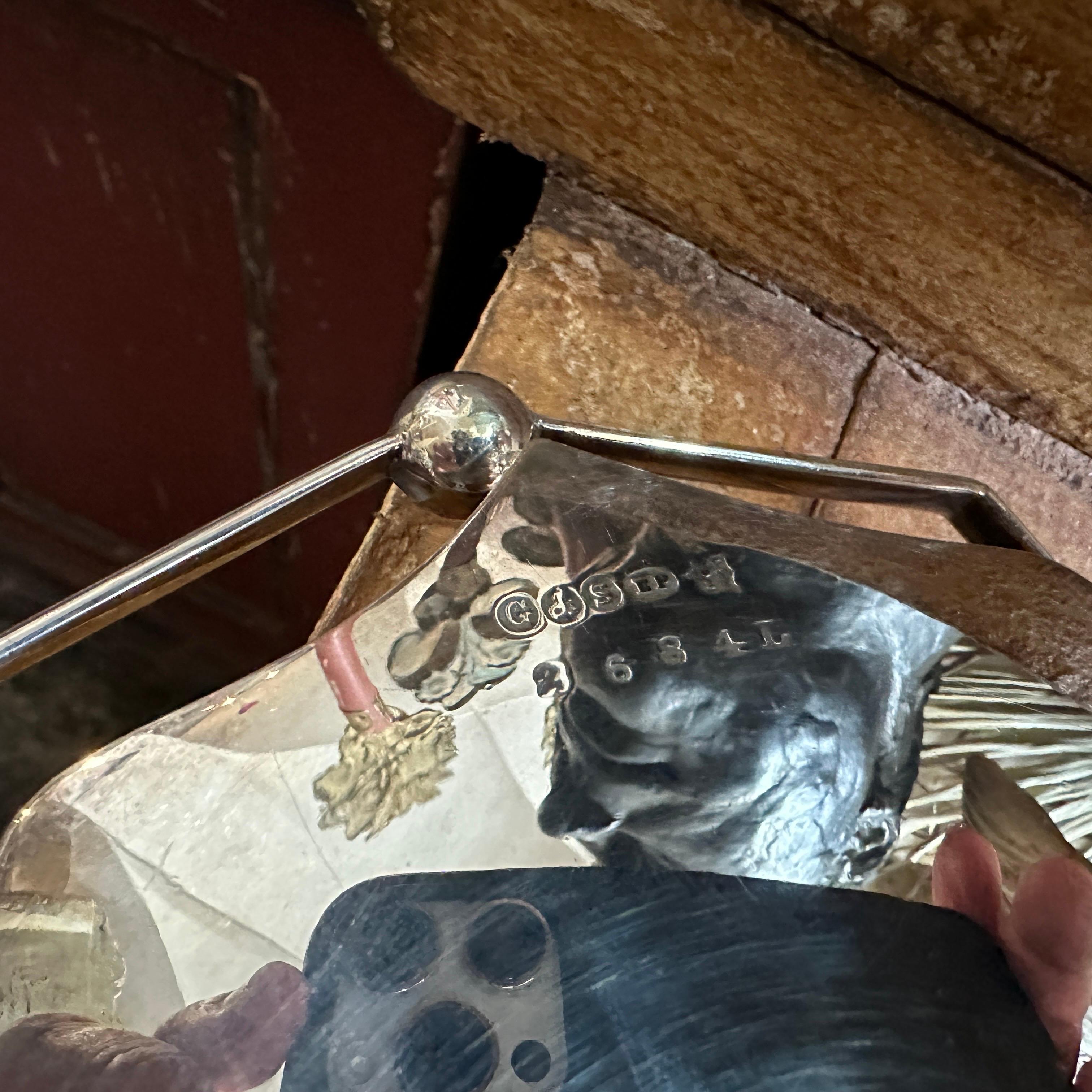 Viktorianischer versilberter englischer ovaler Korb des 19. Jahrhunderts mit orientalischem Dekor im Zustand „Gut“ im Angebot in Catania, Sicilia