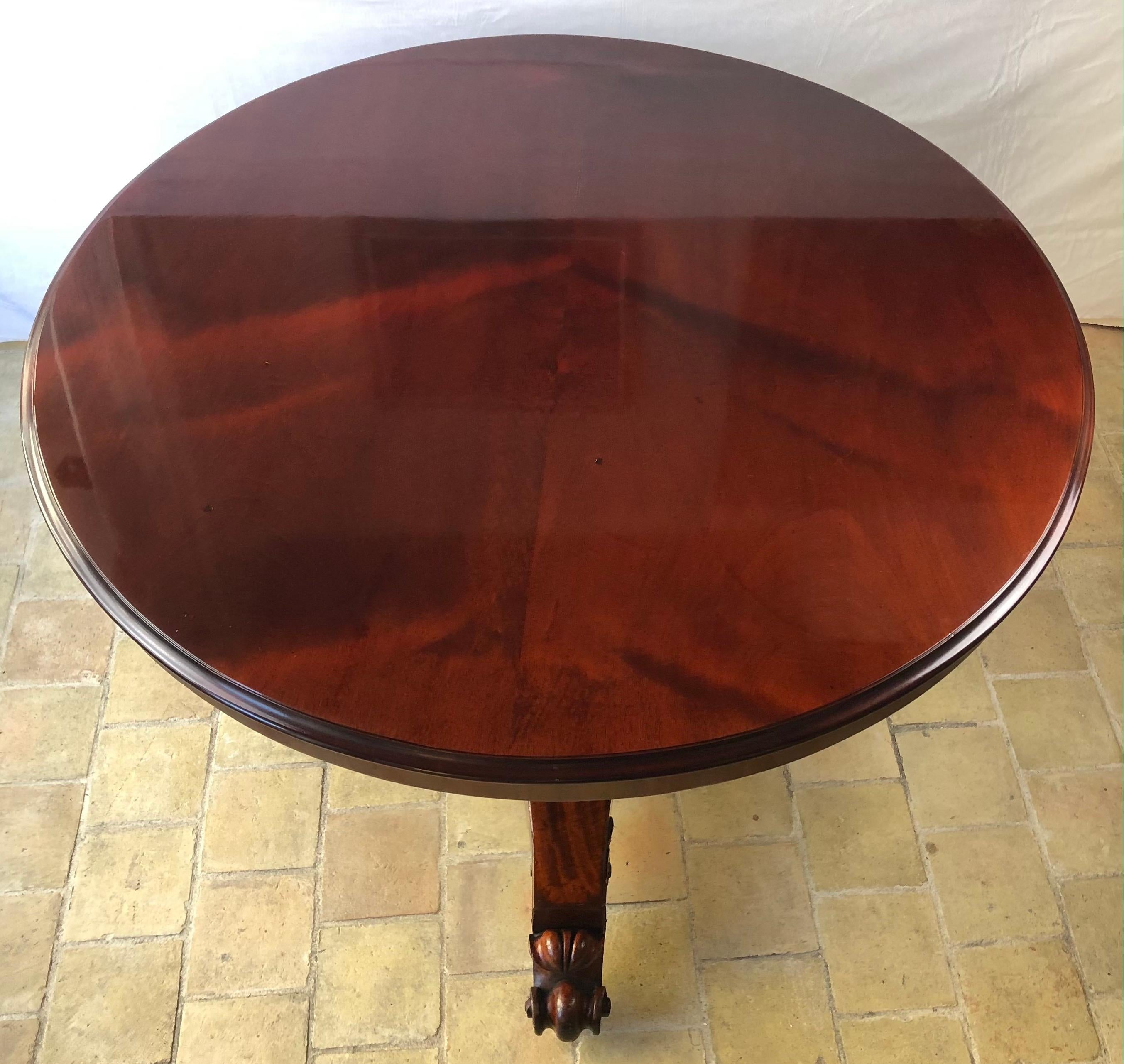 19th Century Victorian Tilt-Top Center Table, Large Round Mahogany Dining Table For Sale 4