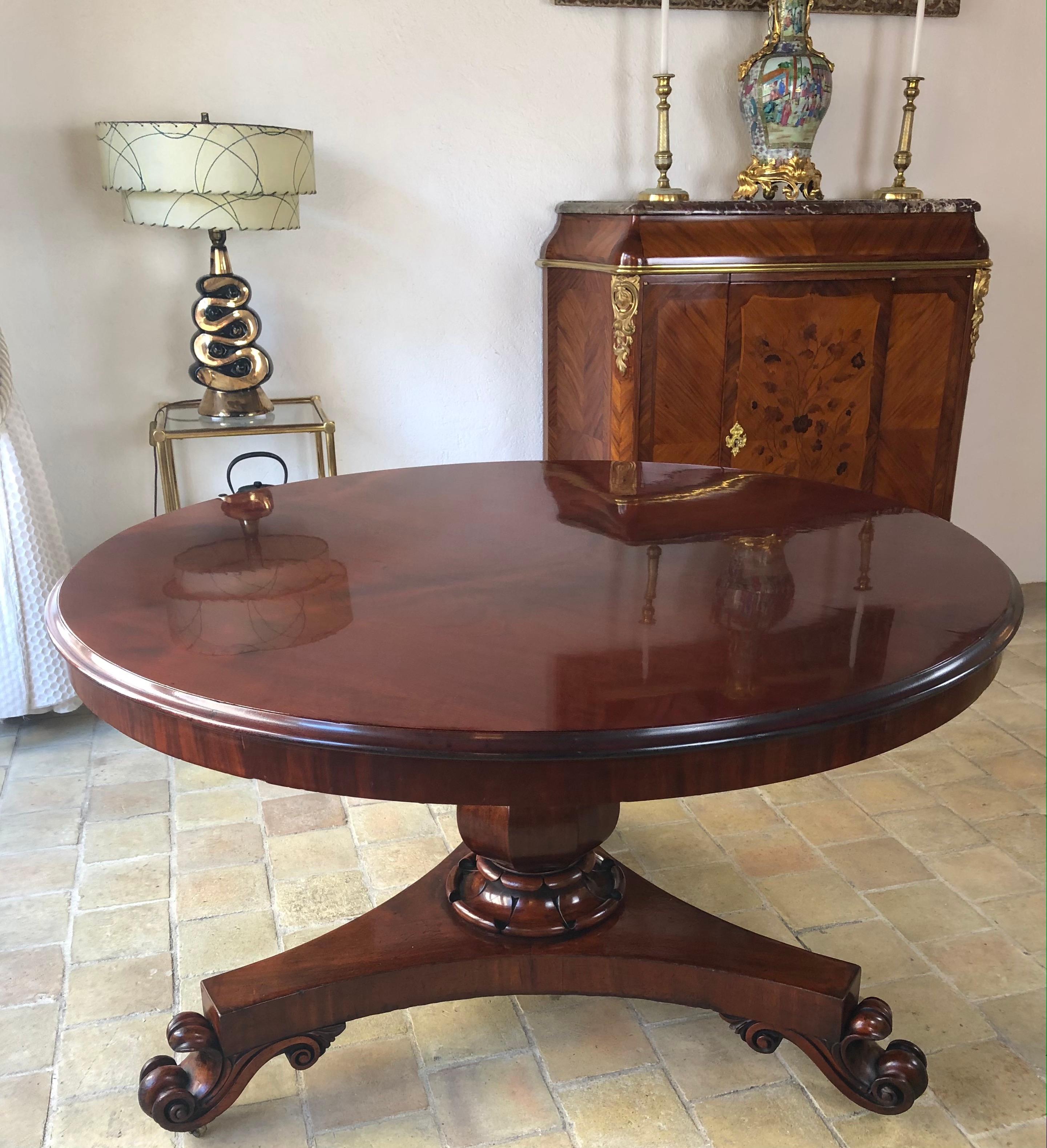 19th Century Victorian Tilt-Top Center Table, Large Round Mahogany Dining Table For Sale 2