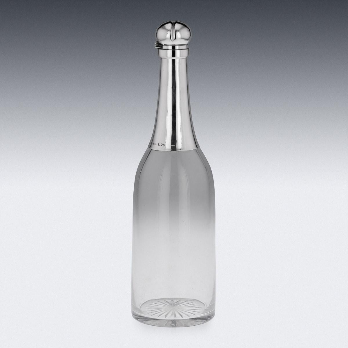 XIXe siècle Carafe « Champagne Bottle » victorienne du 19ème siècle en argent massif et verre, vers 1895 en vente