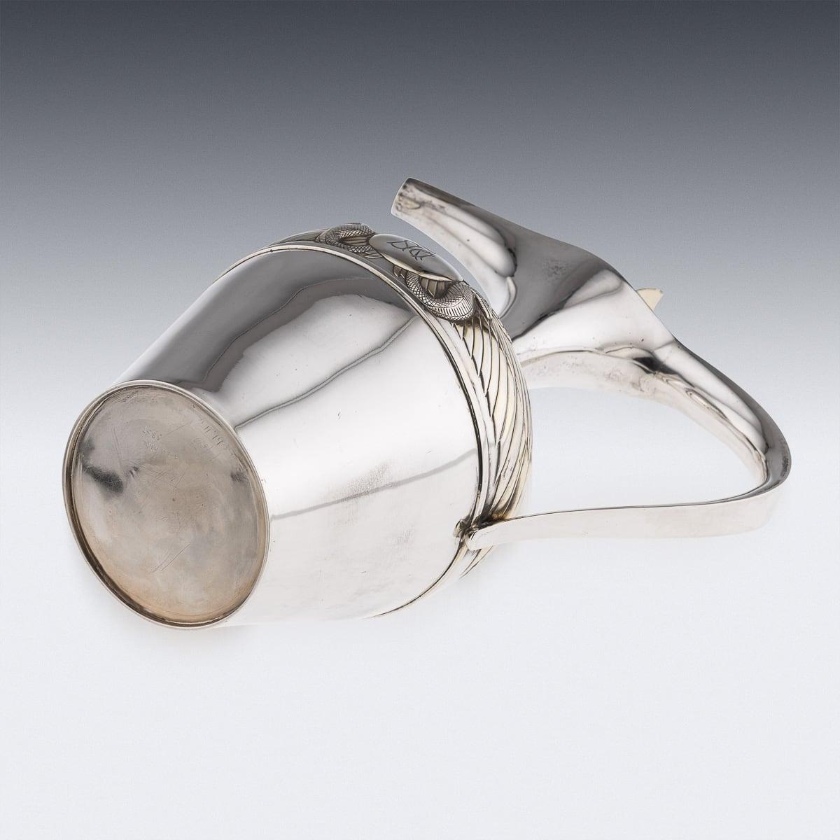 Jarra de vino victoriana de plata maciza del siglo XIX, Edward Barnard & Sons c.1870 en venta 4