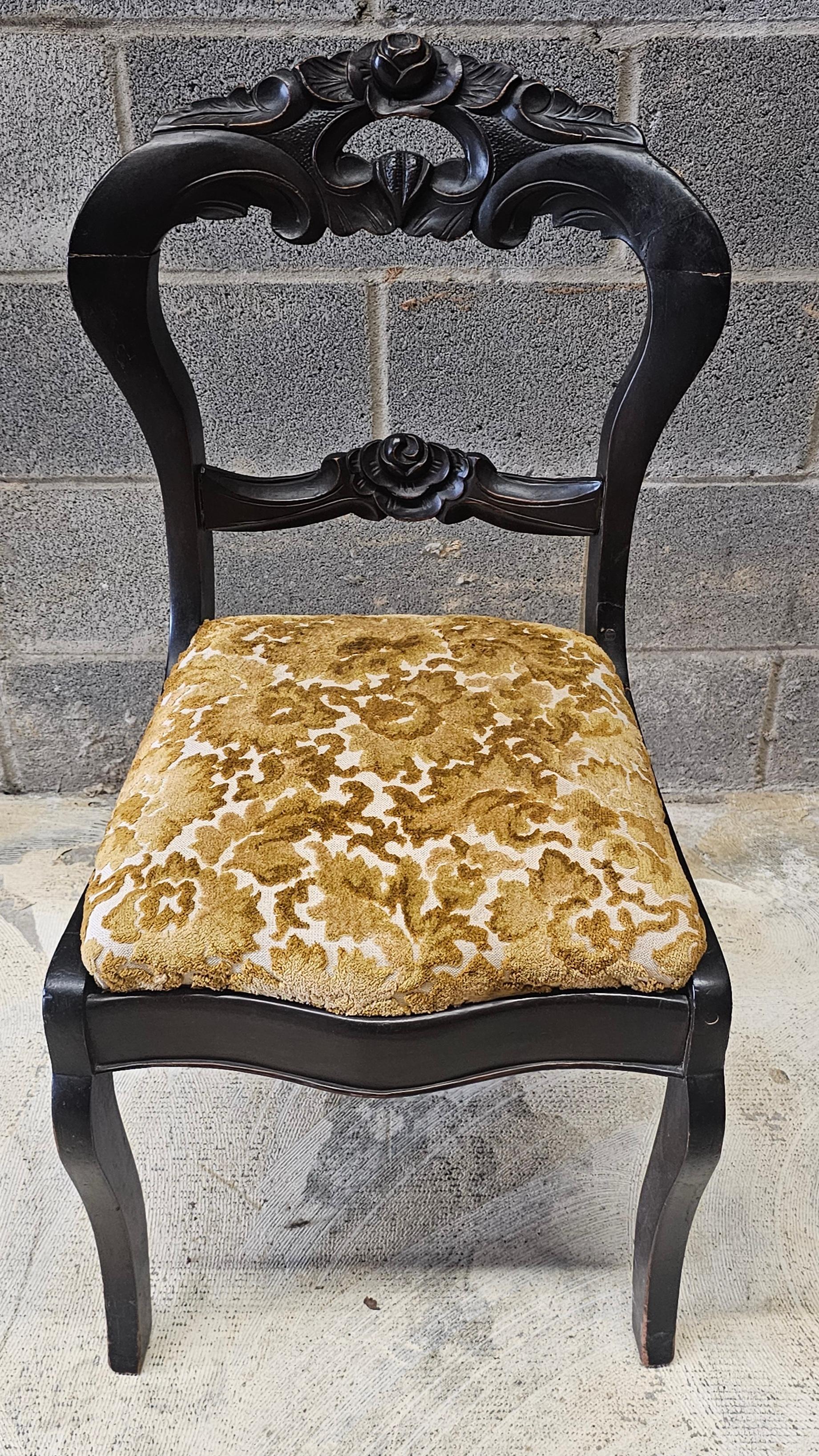 Noyer teinté et tapisserie d'ameublement de l'époque victorienne du 19e siècle  Côté  Président. Mesure 17,5