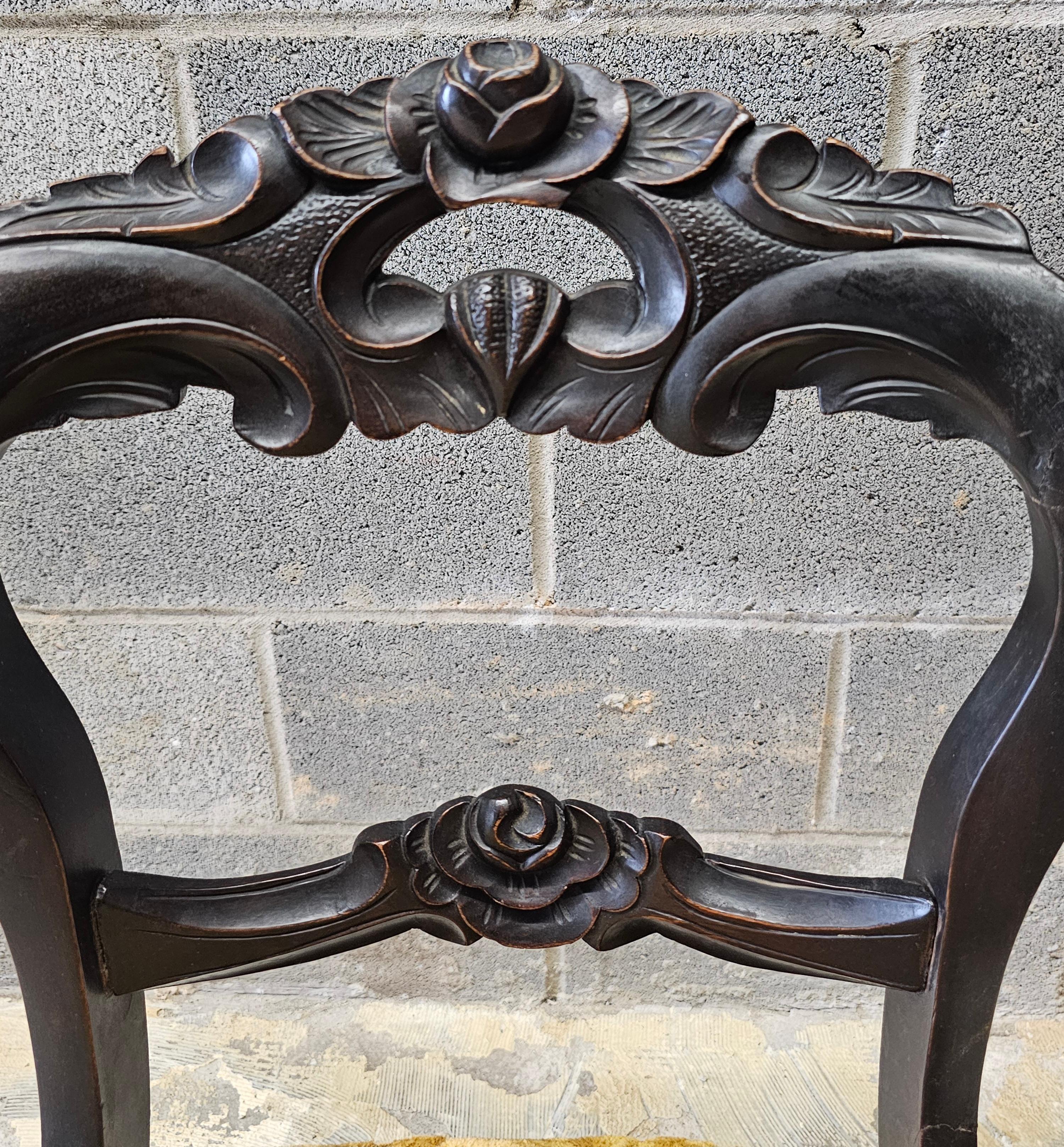 XIXe siècle 19e siècle Victorien en noyer teinté et tapissé  Chaise d'appoint en vente