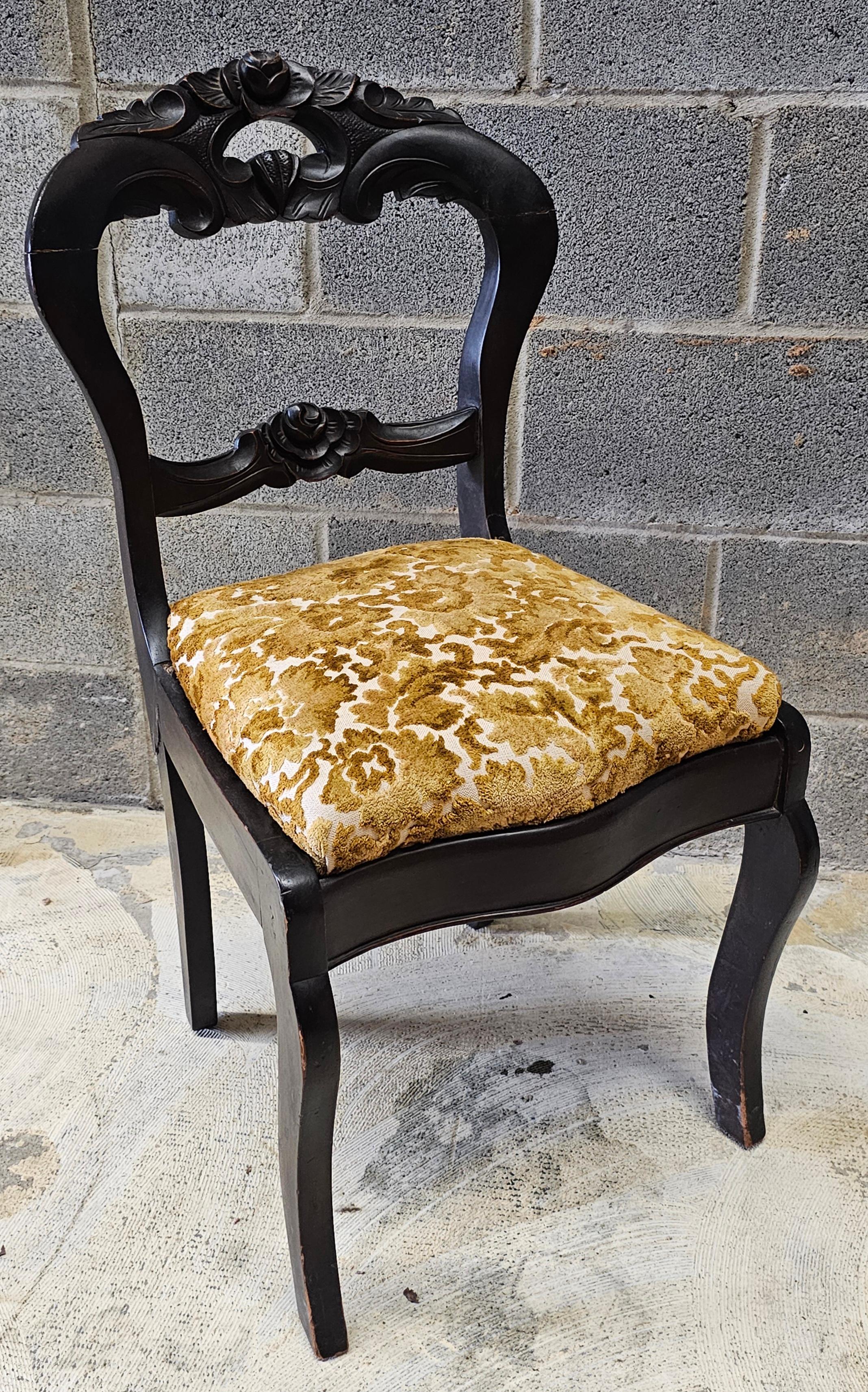 19e siècle Victorien en noyer teinté et tapissé  Chaise d'appoint en vente 1